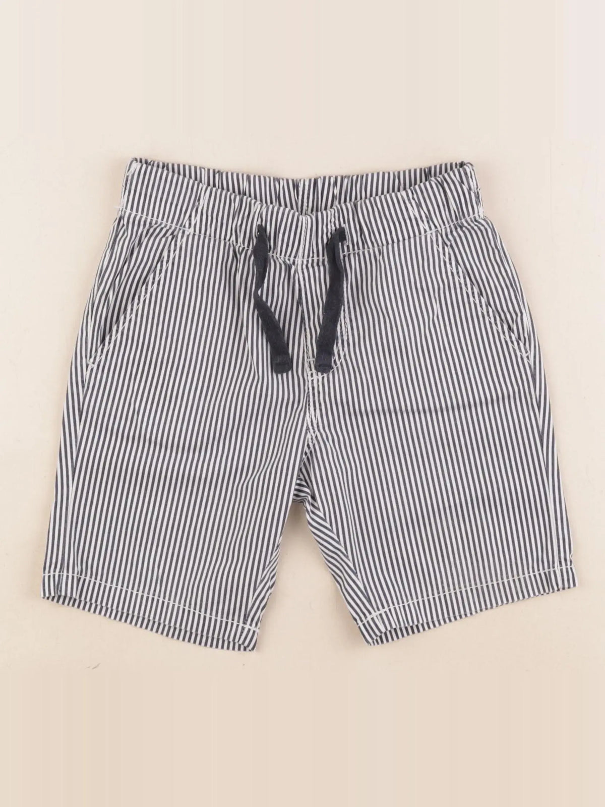 H&M - short bleu - 3/4 ans