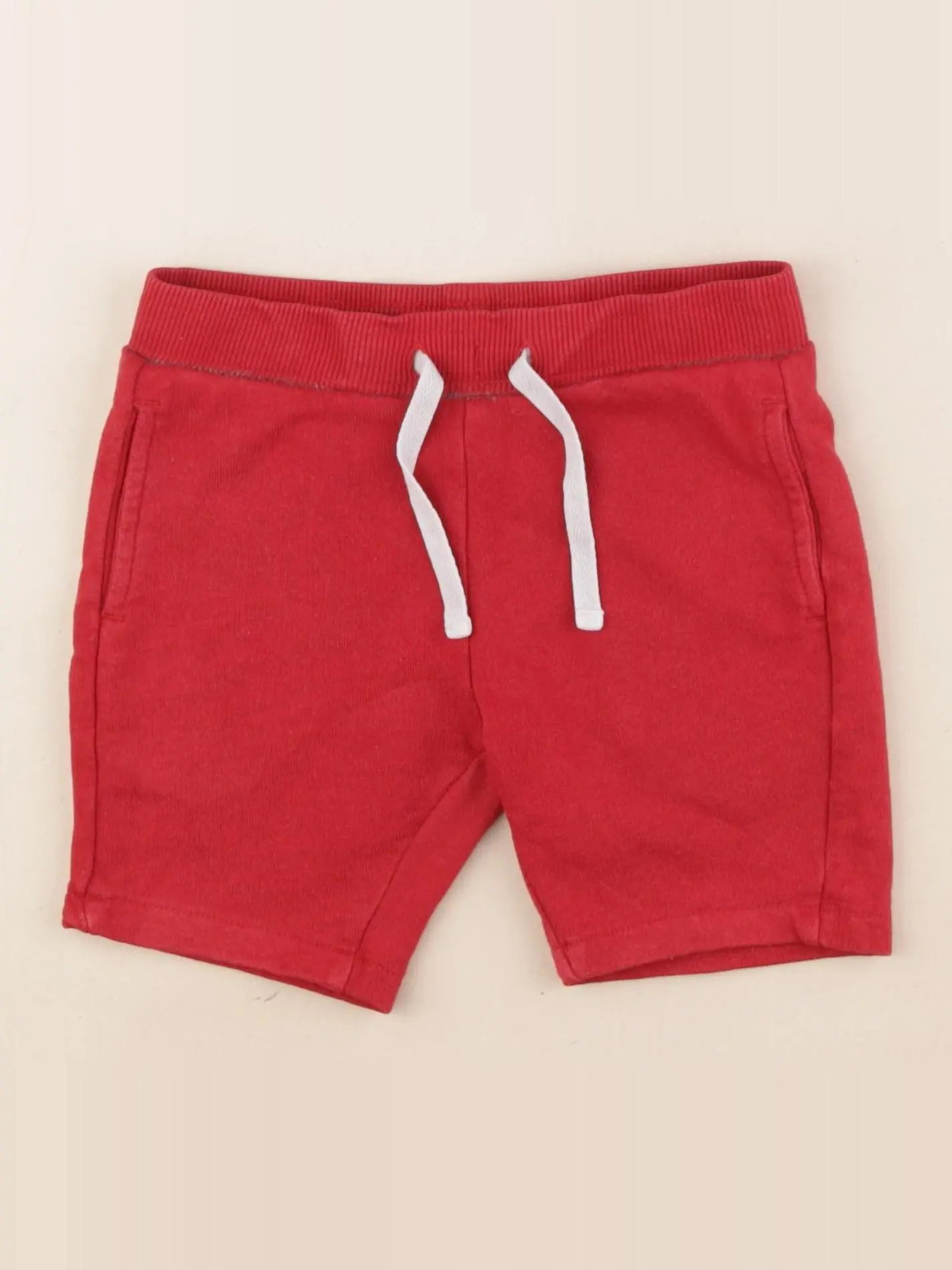 Vertbaudet - short rouge - 4 ans
