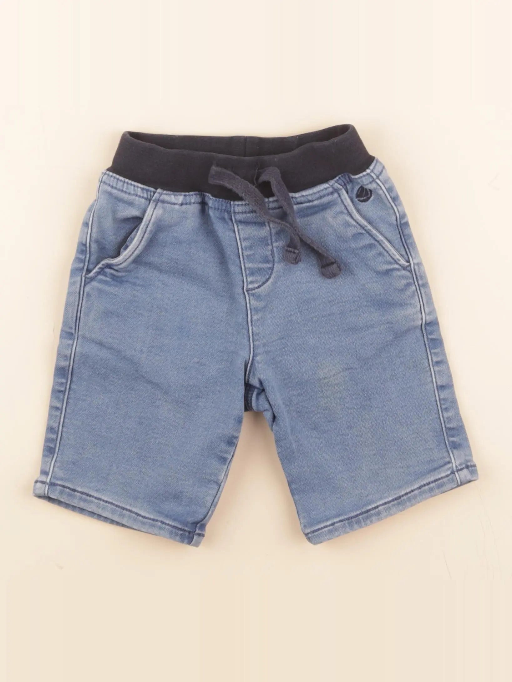 Short bleu