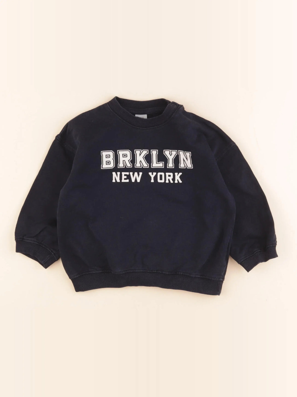 H&M - sweat noir - 12/18 mois