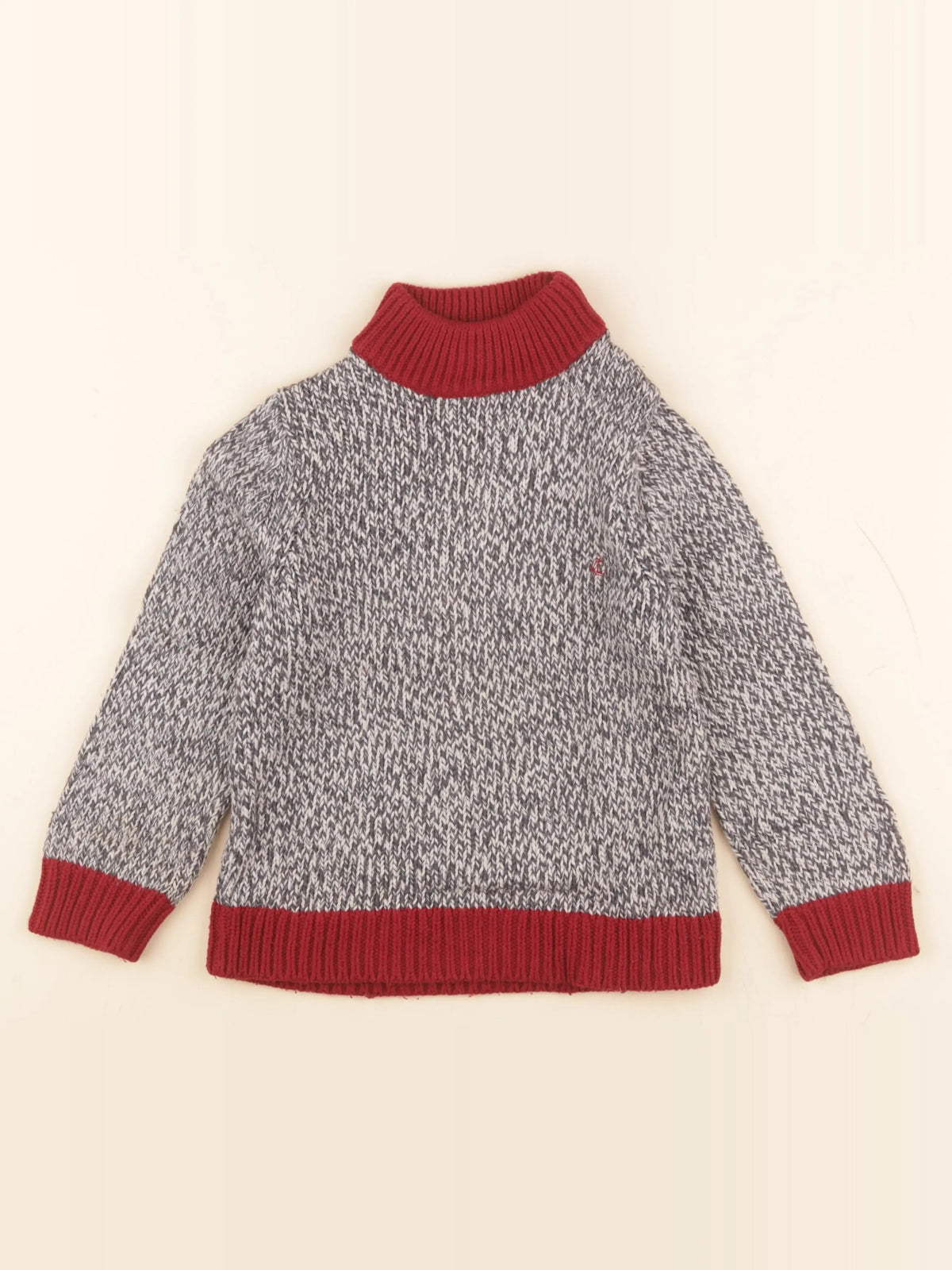 Pull gris, rouge