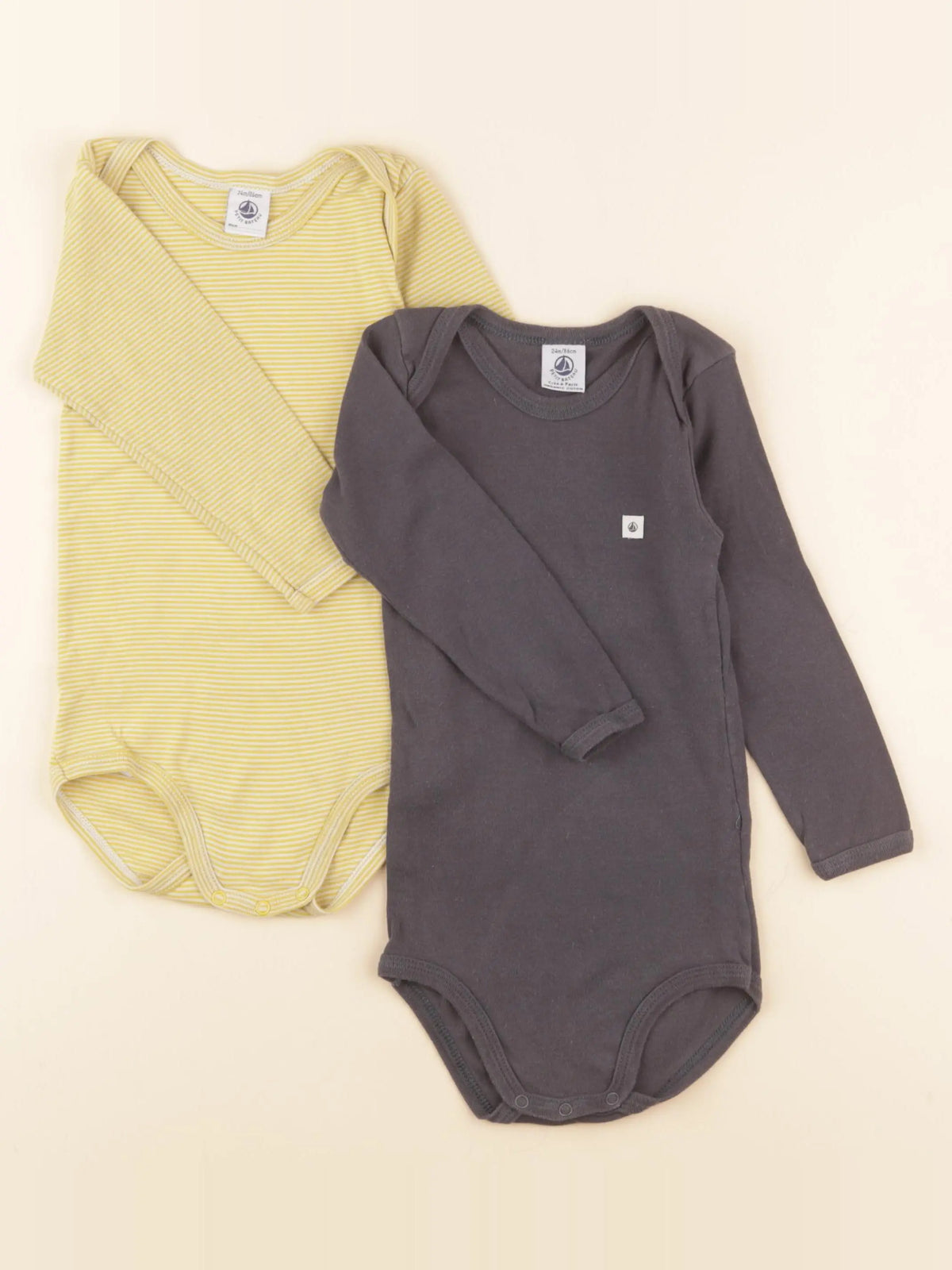 Petit Bateau - lot de 2 bodies en coton jaune, gris - 24 mois