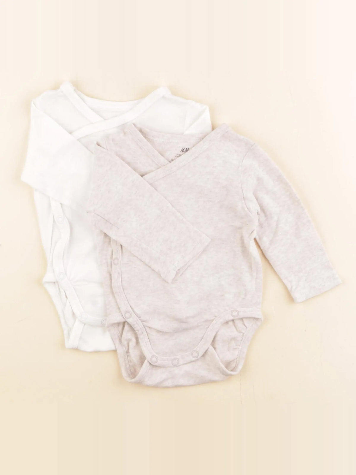 H&M - lot de 2 bodies en coton beige, blanc - 2/4 mois