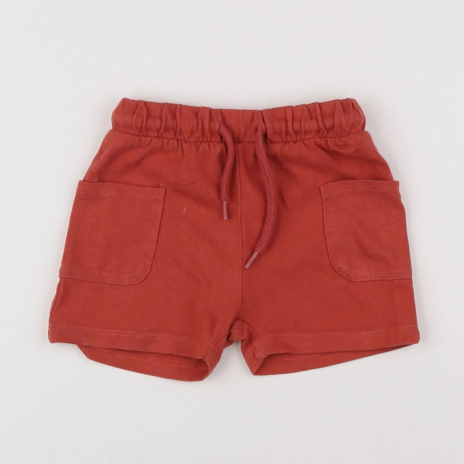 Vertbaudet - short rouge - 6 mois