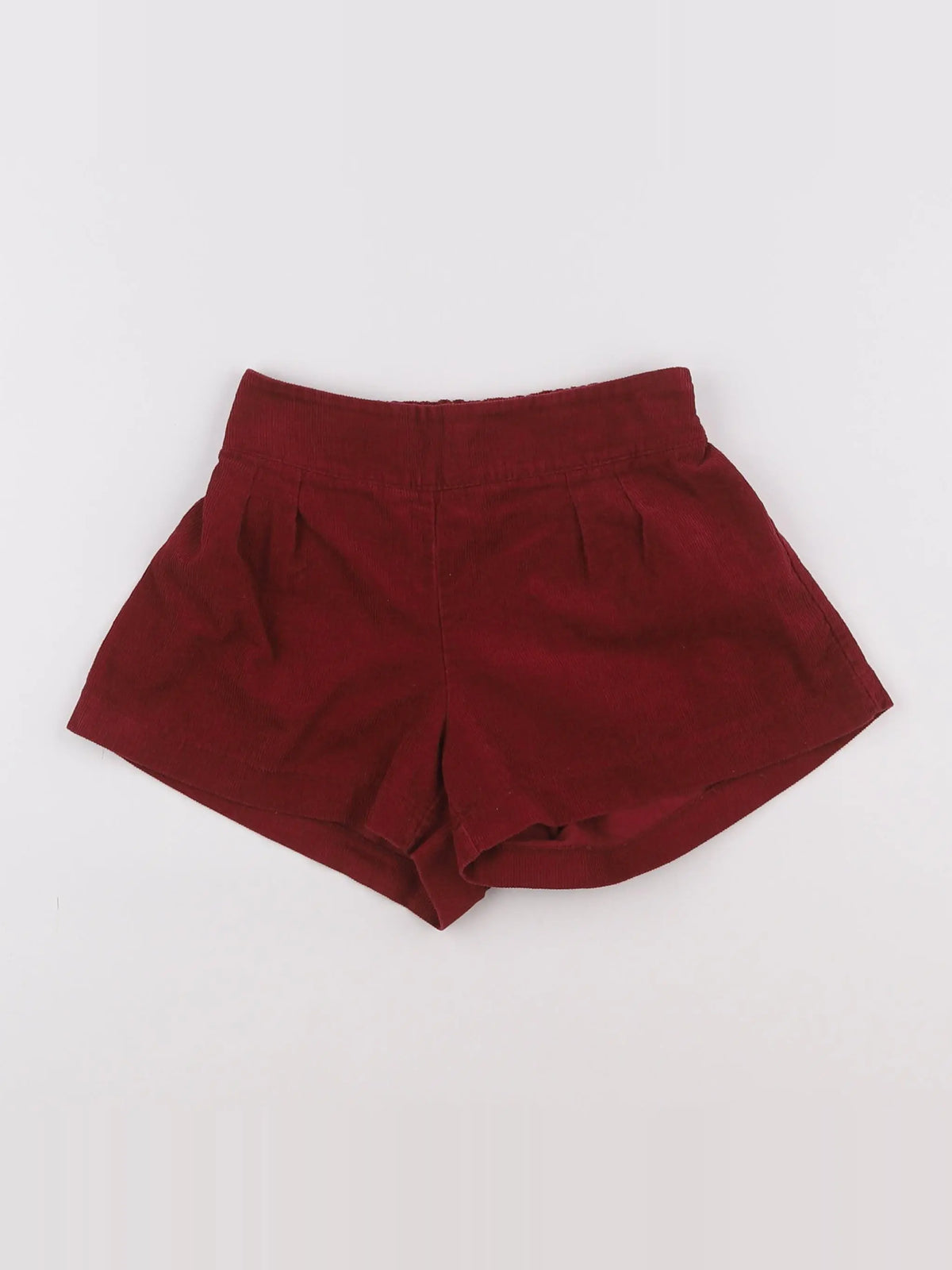 Lola Palacios - short rouge - 8 ans