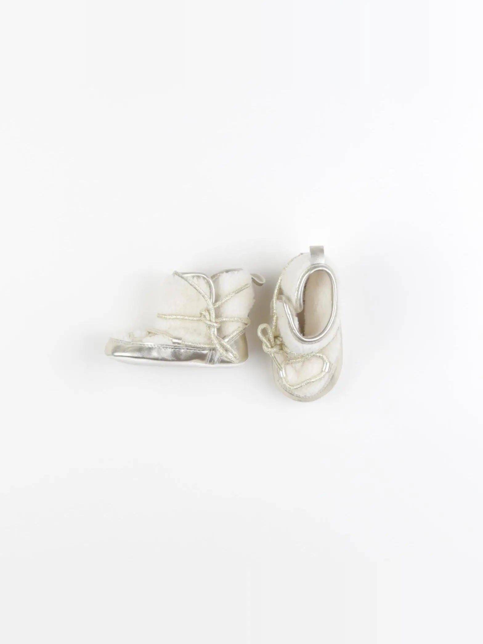 Tape à l'oeil - chaussons or - pointure 18/19