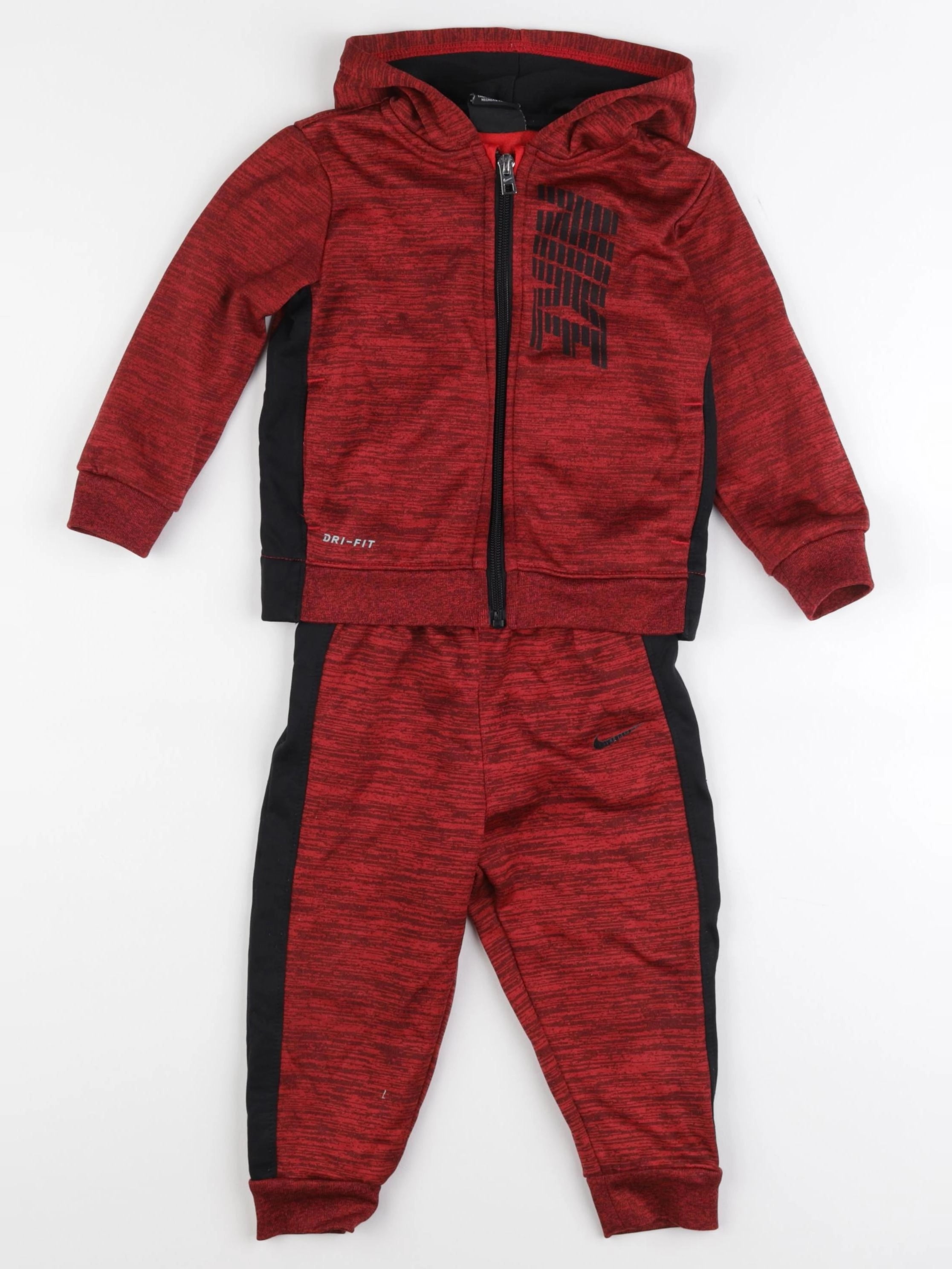 Nike - ensemble rouge - 24 mois