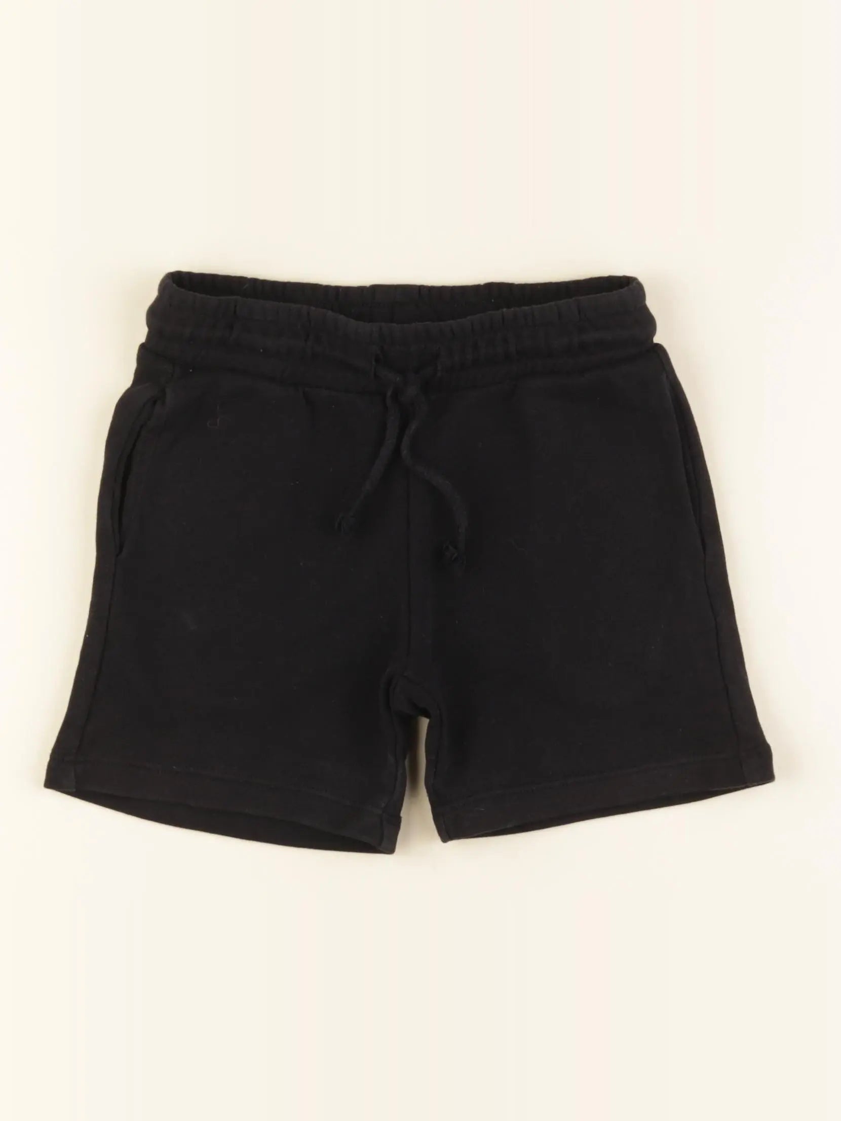H&M - short noir - 3/4 ans