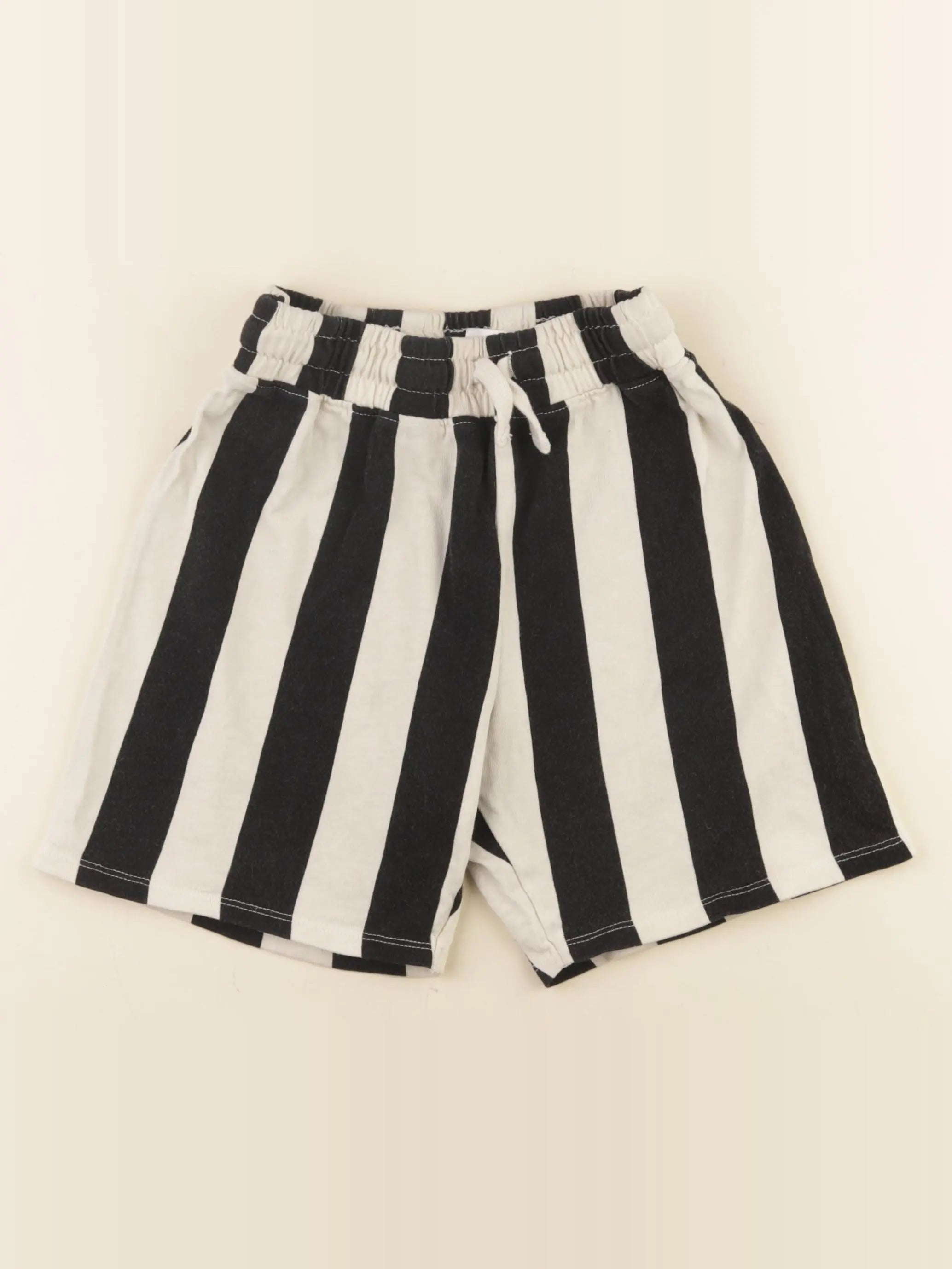 H&M - short noir - 8/9 ans