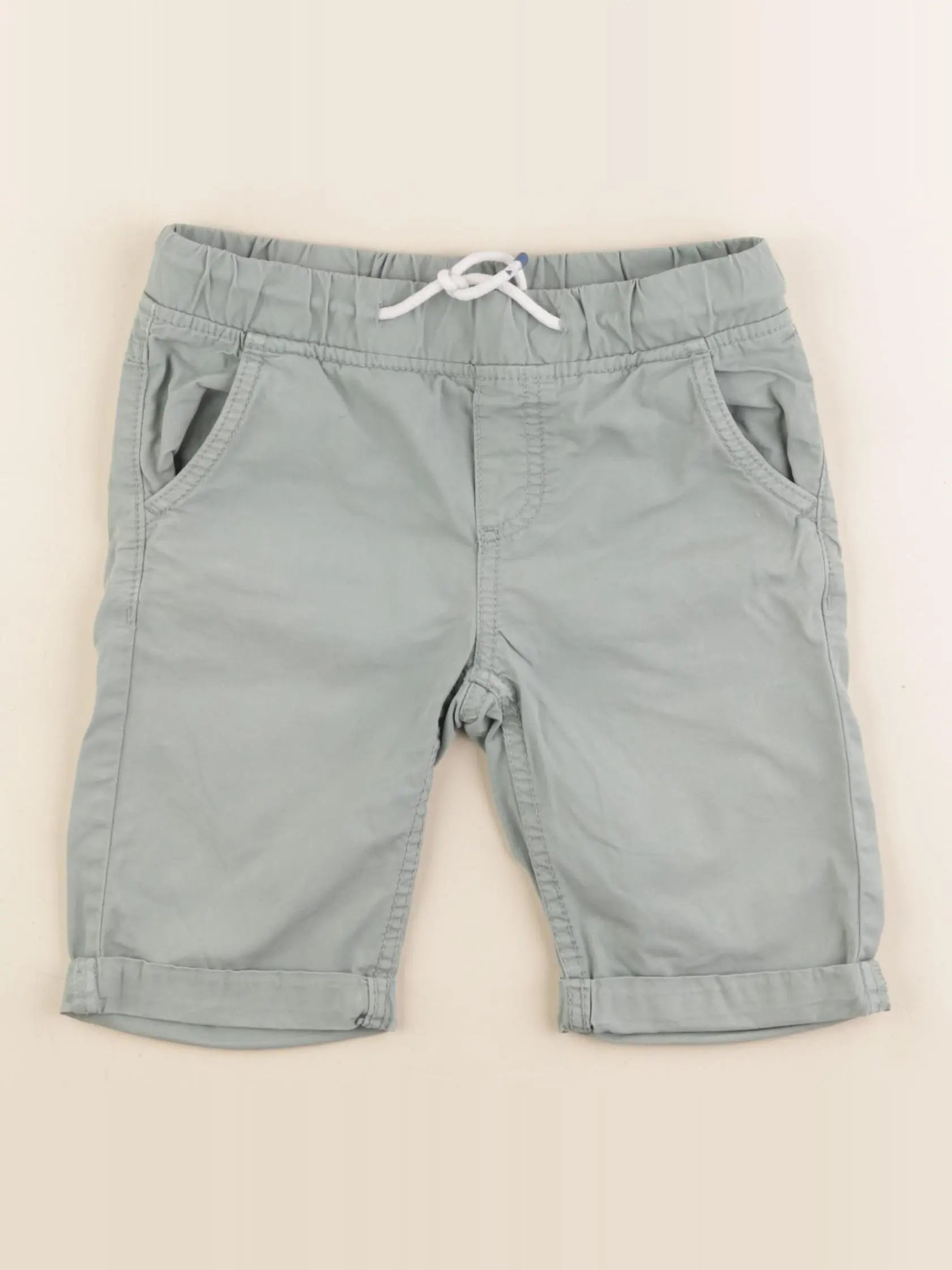 Vertbaudet - short vert - 7 ans