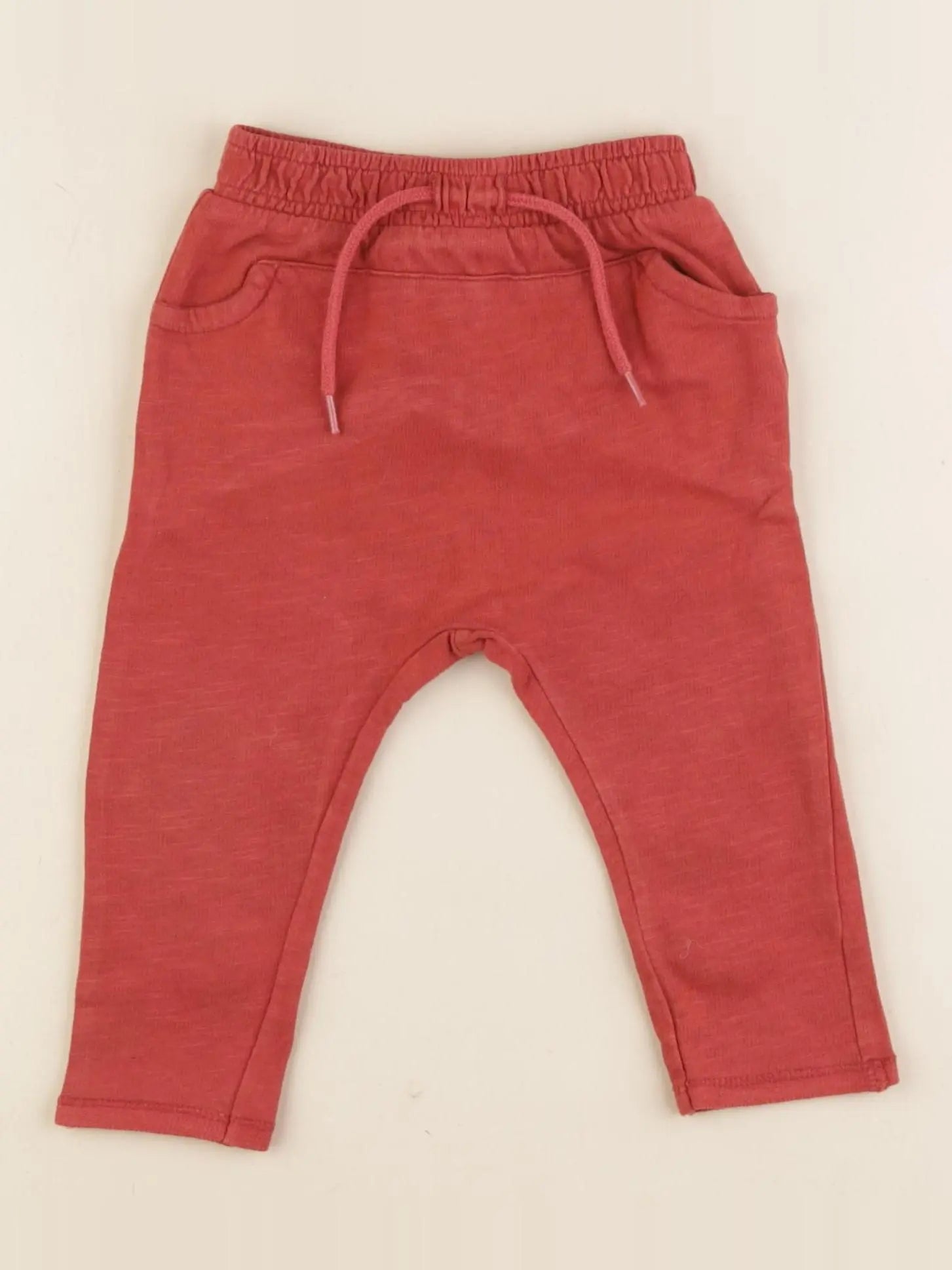 Vertbaudet - sarouel rouge - 3/6 mois