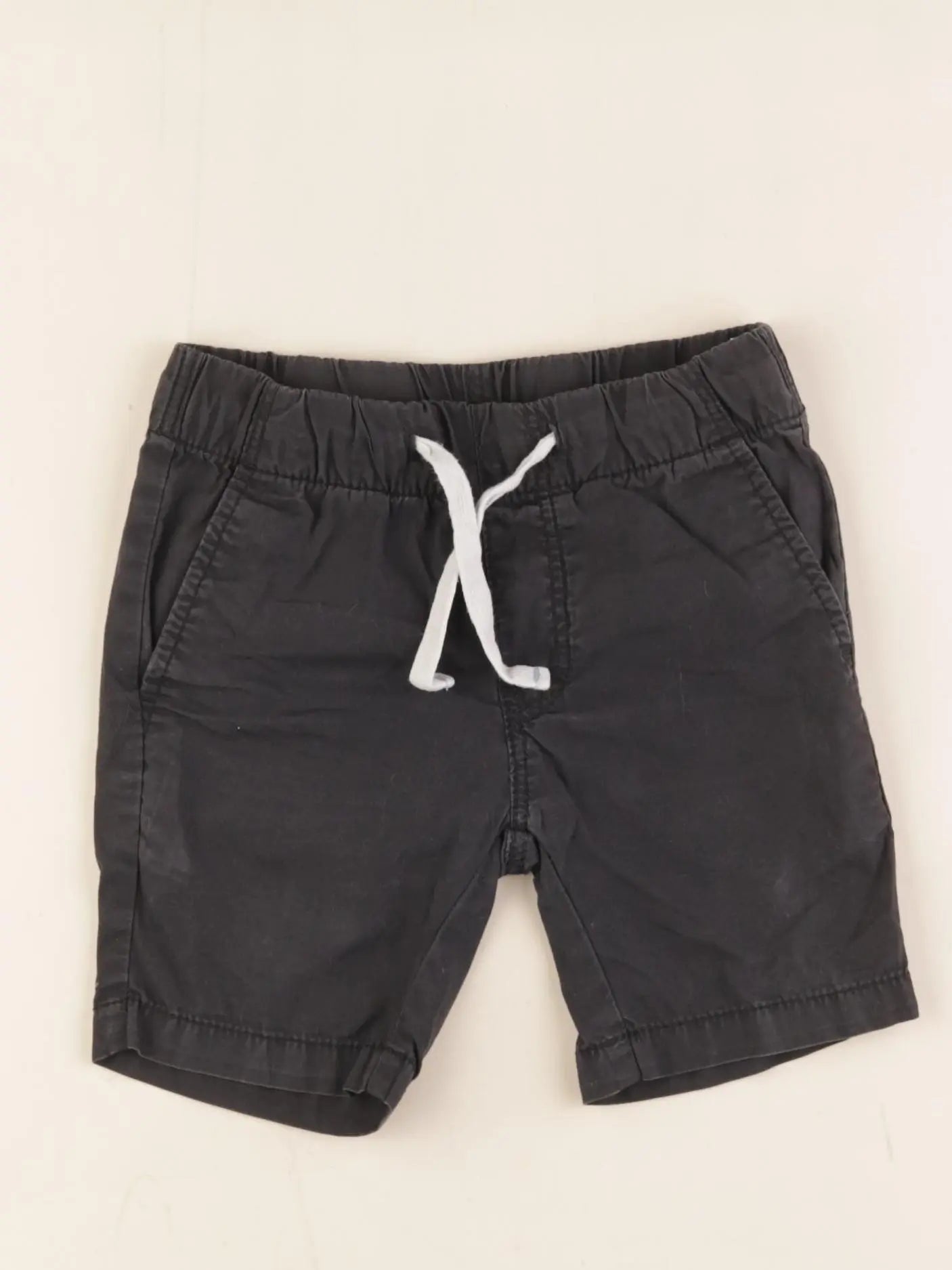 H&M - short noir - 18/24 mois