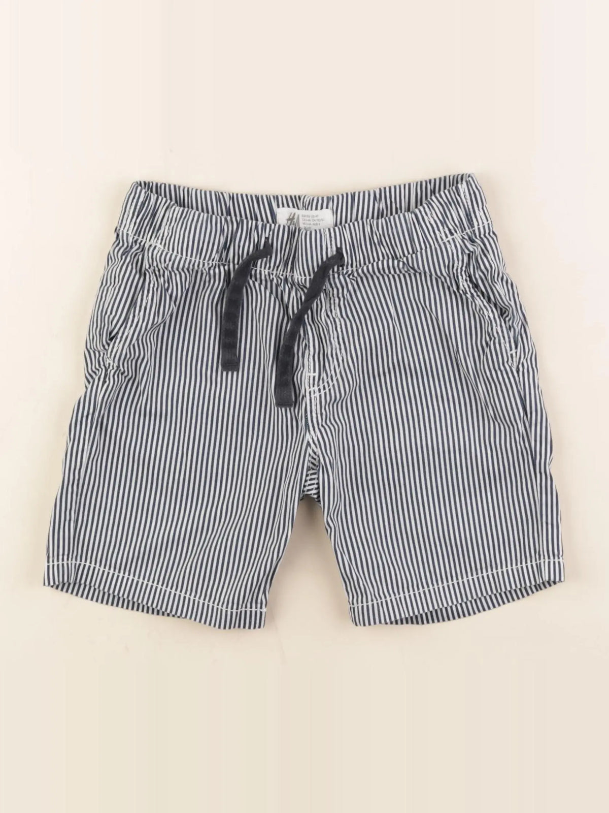 H&M - short bleu - 3/4 ans