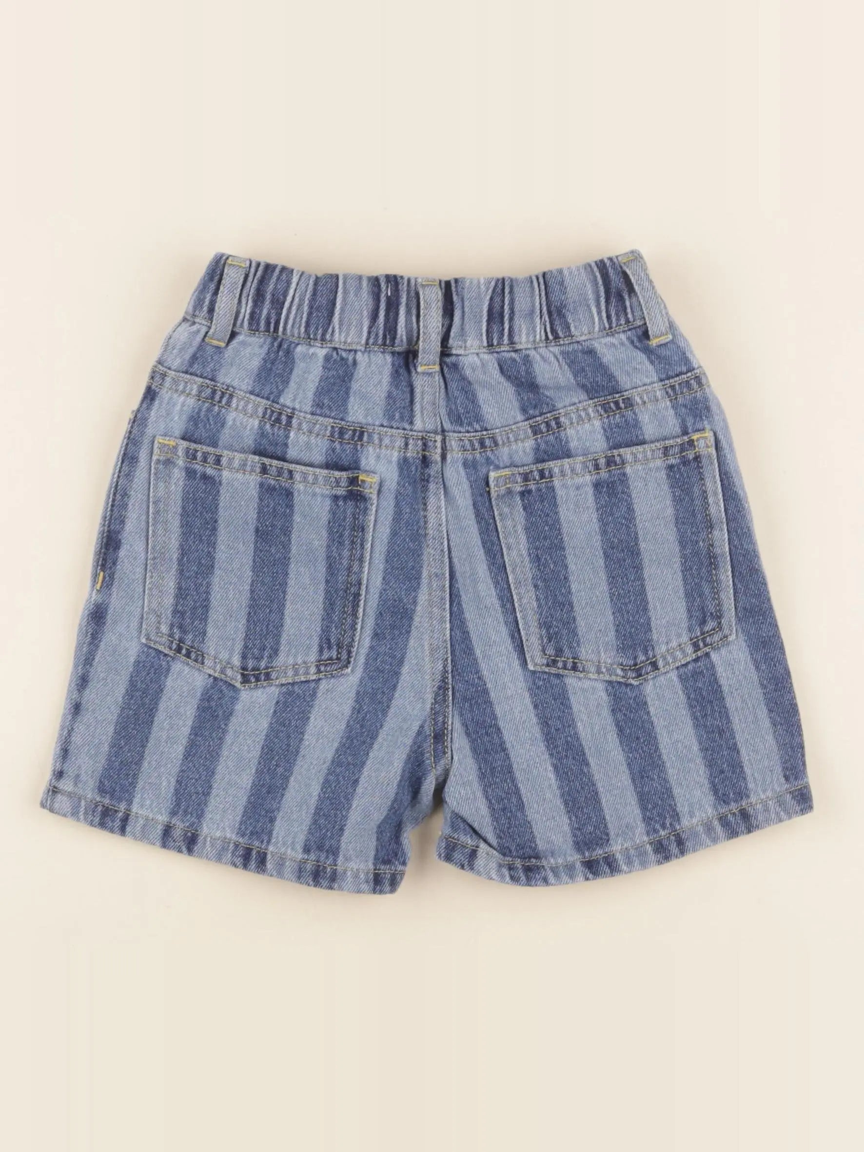 Short bleu