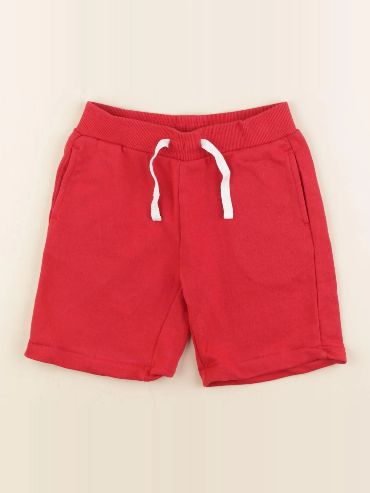 Vertbaudet - short rouge - 7 ans