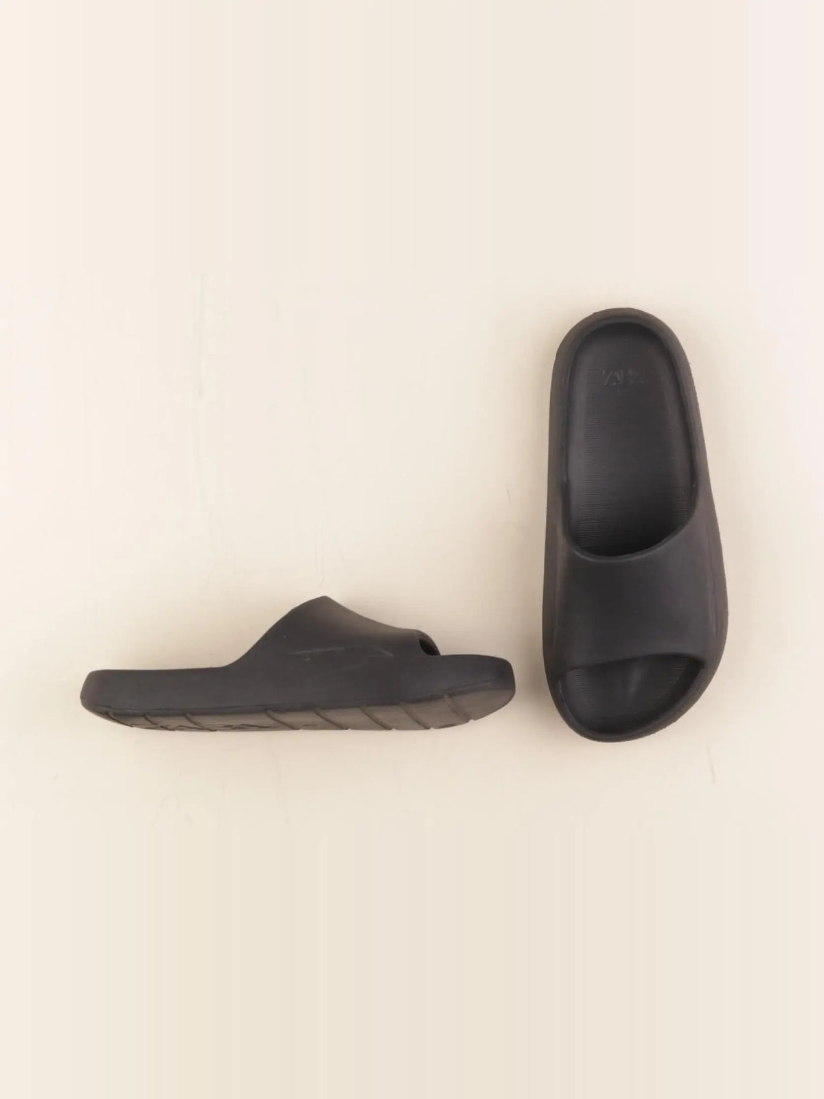 Zara - tongs noir - pointure 32