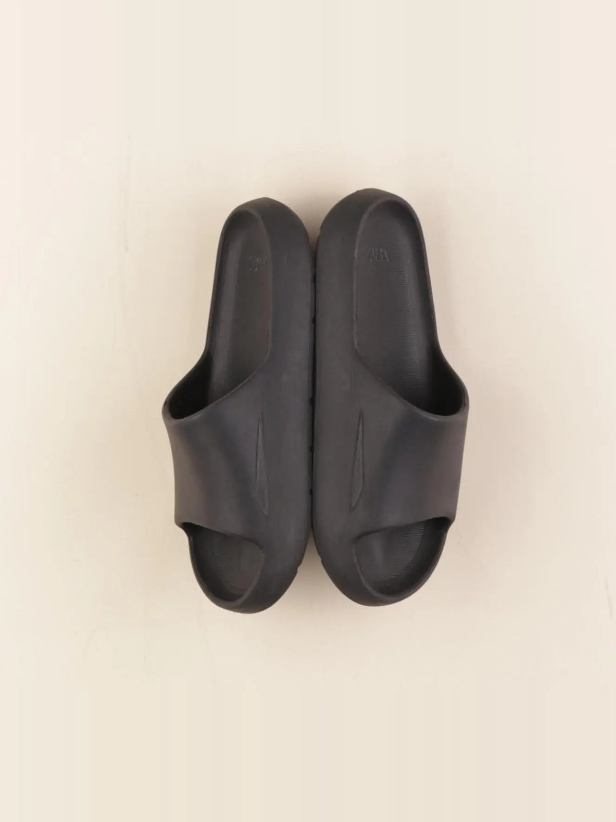 Zara - tongs noir - pointure 32