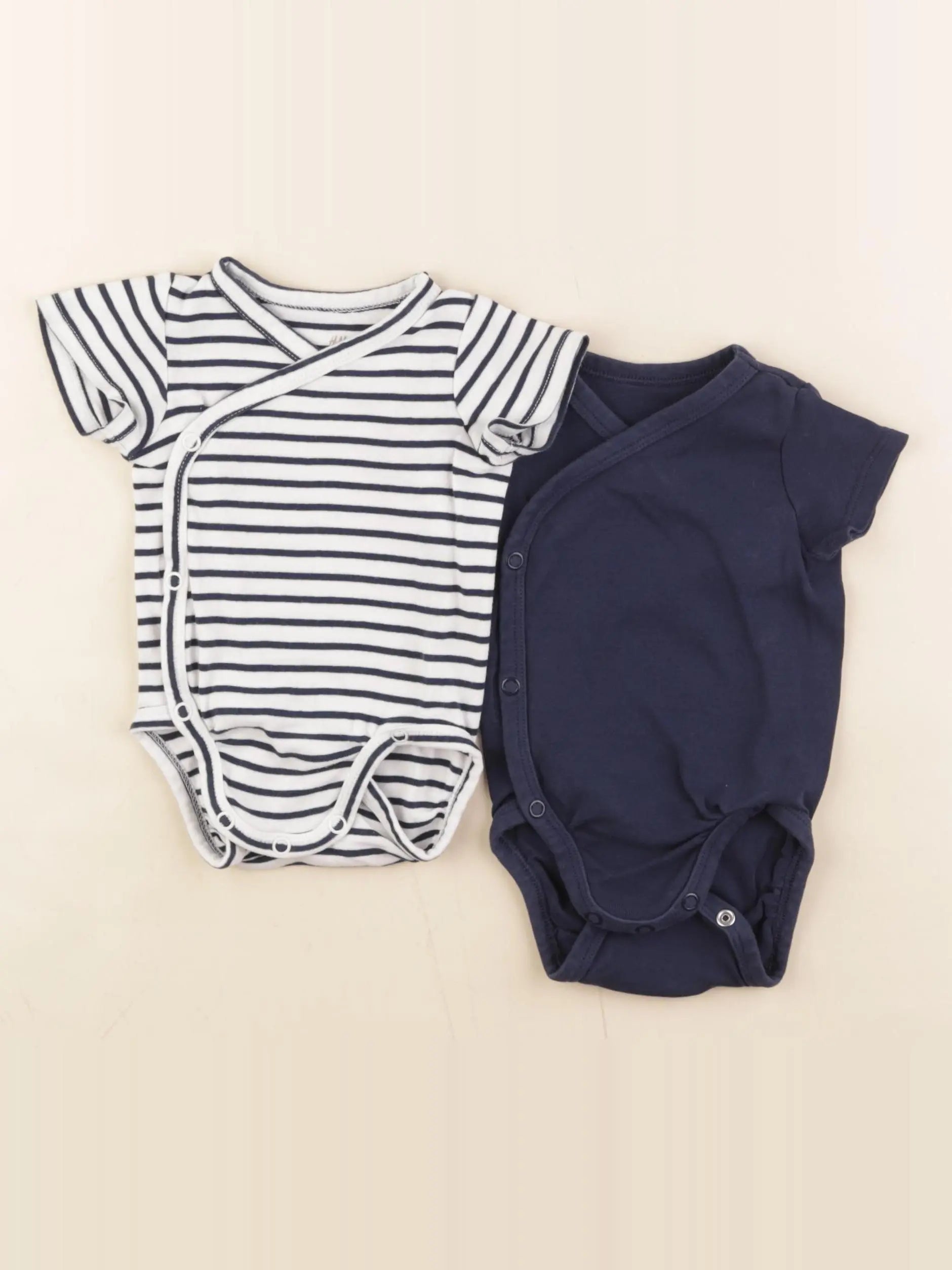 H&M - lot de 2 bodies en coton blanc, bleu - 2/4 mois