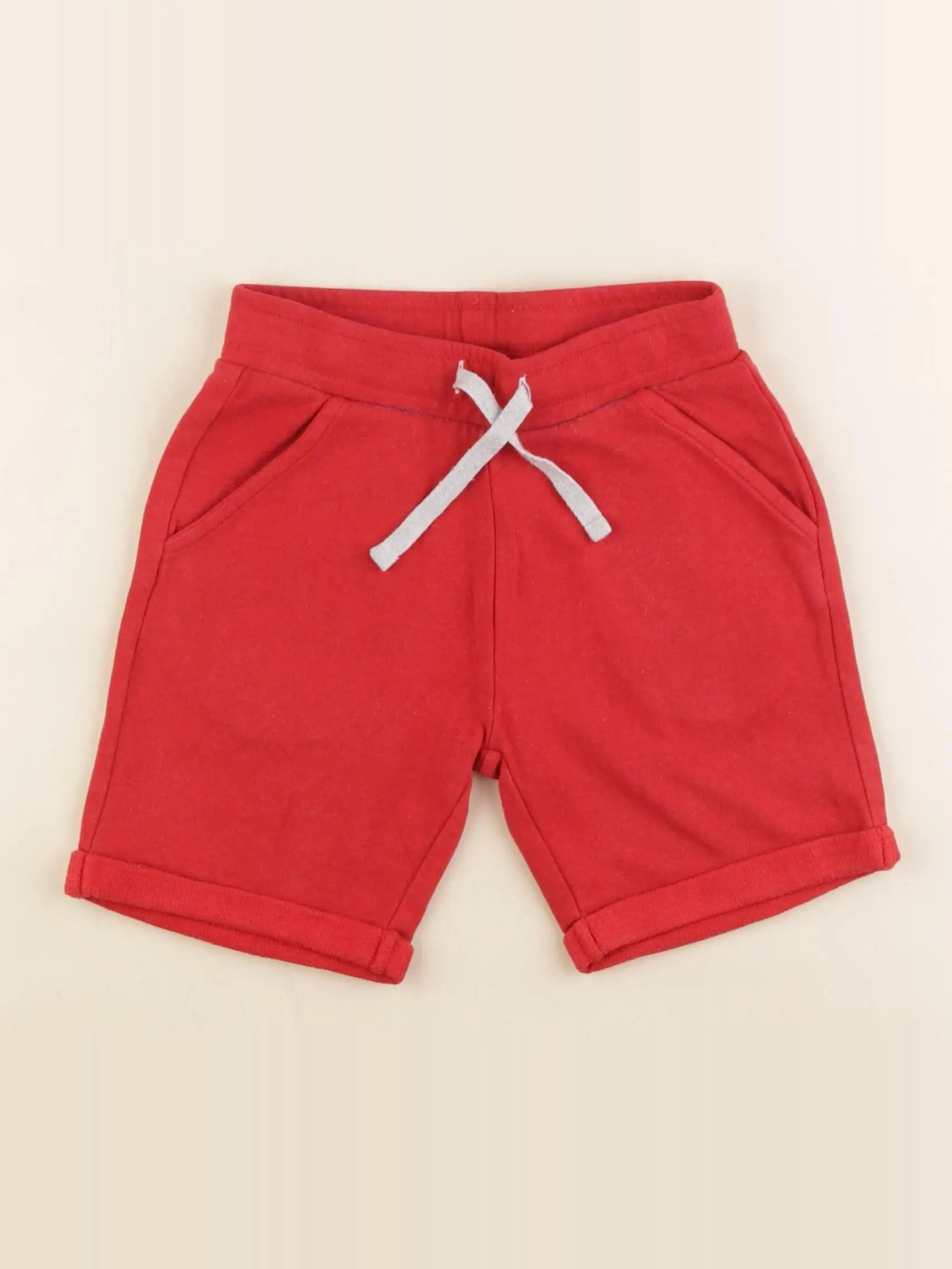 Vertbaudet - short rouge - 5 ans
