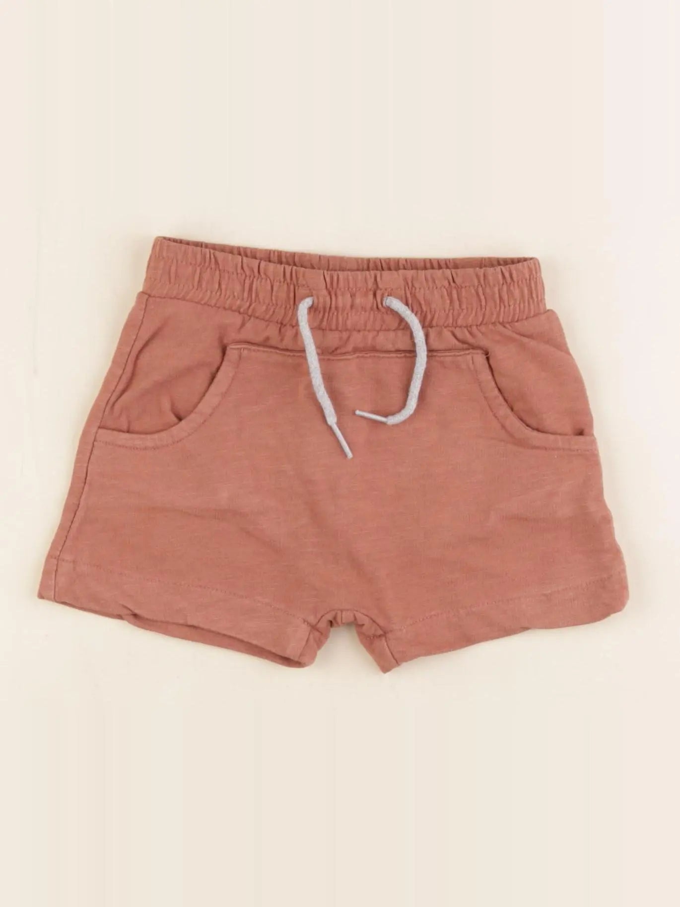 Vertbaudet - short rouge - 9 mois