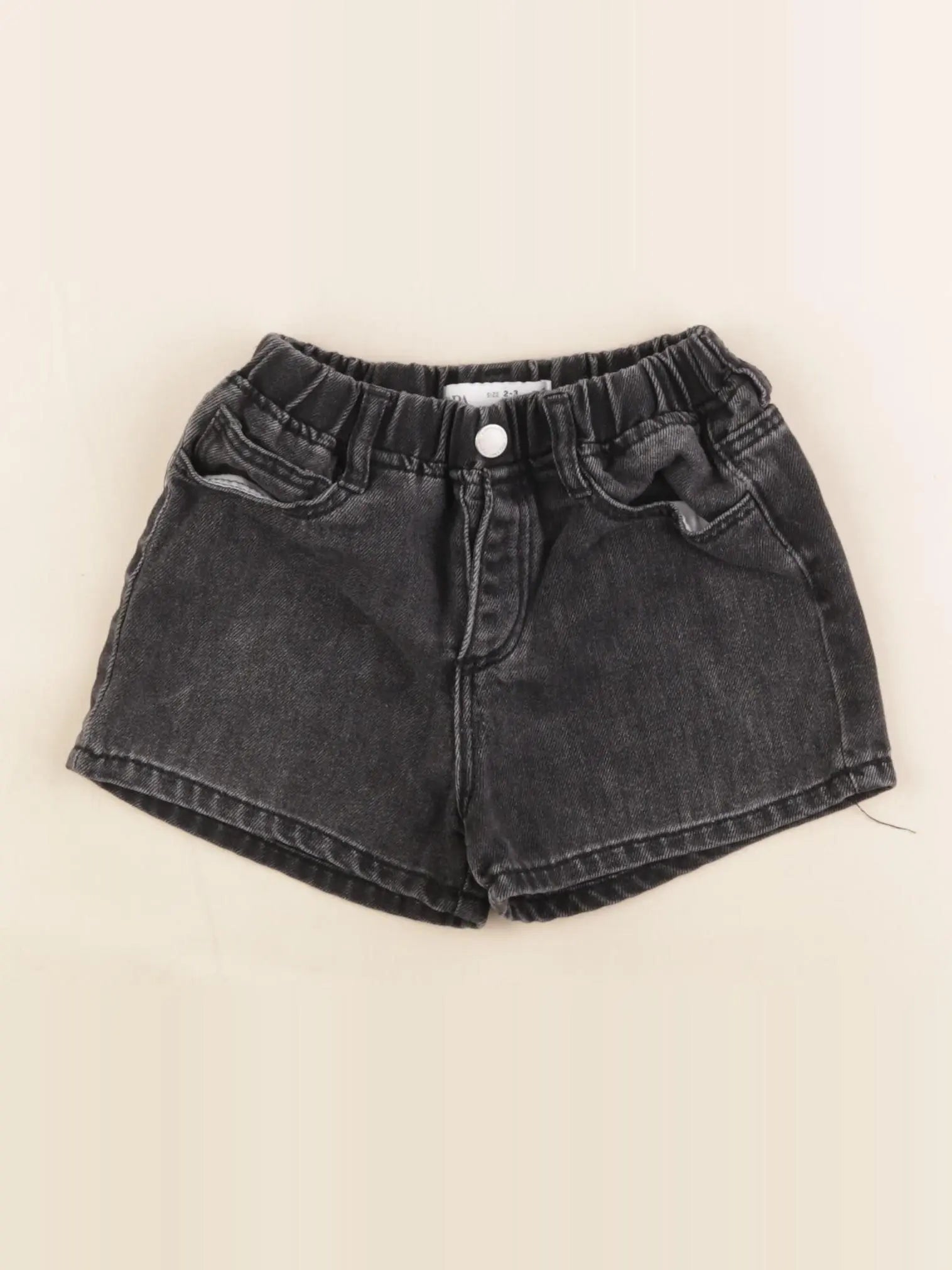 Zara - short noir - 3/4 ans