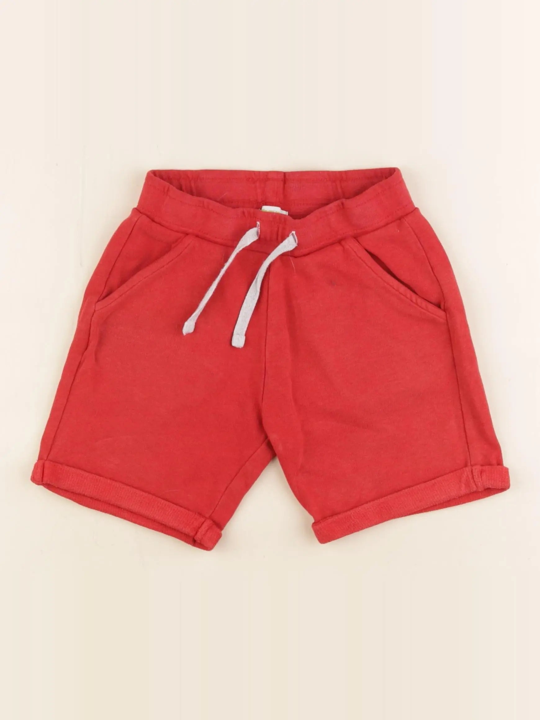 Vertbaudet - short rouge - 5 ans