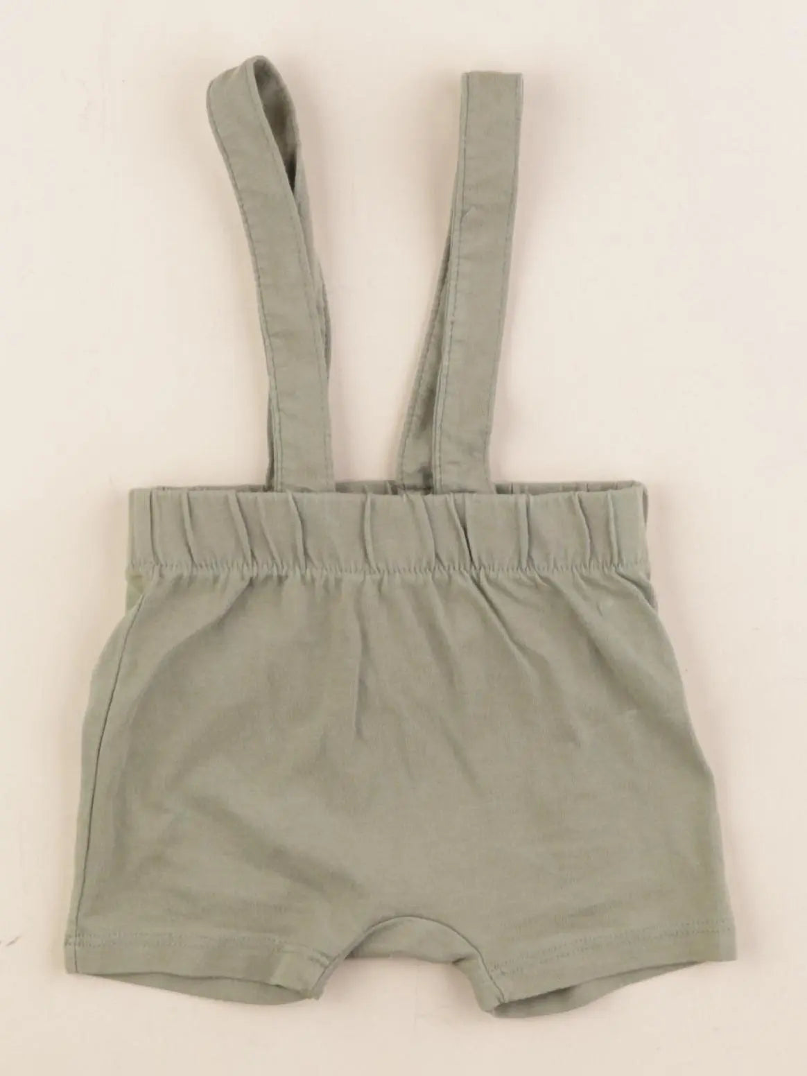 H&M - short vert - 1/2 mois