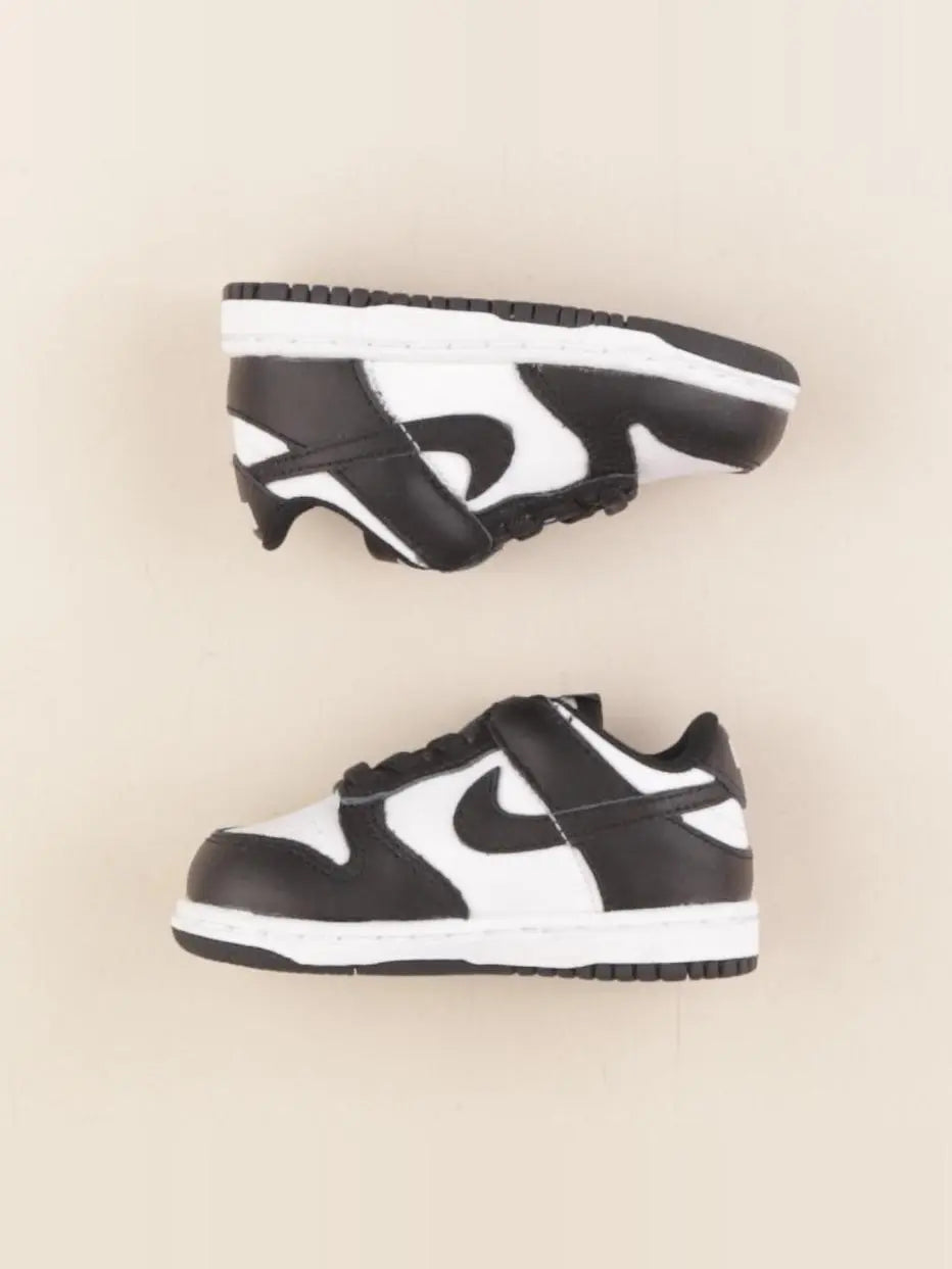 Nike - baskets blanc, noir - pointure 21