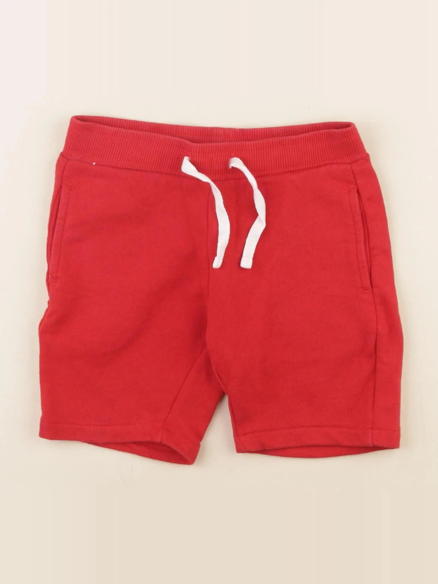 Vertbaudet - short rouge - 5 ans