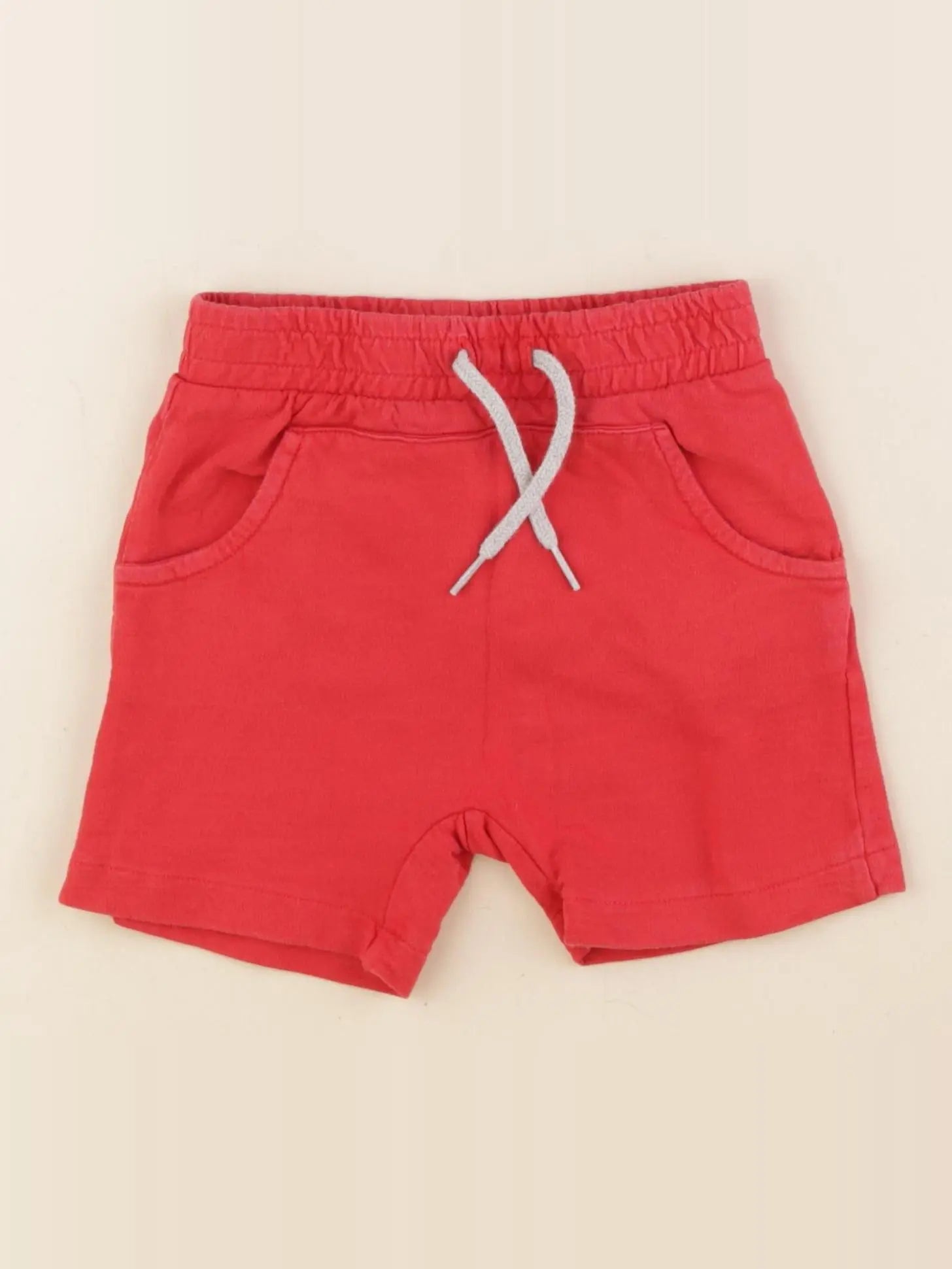 Vertbaudet - short rouge - 3 ans