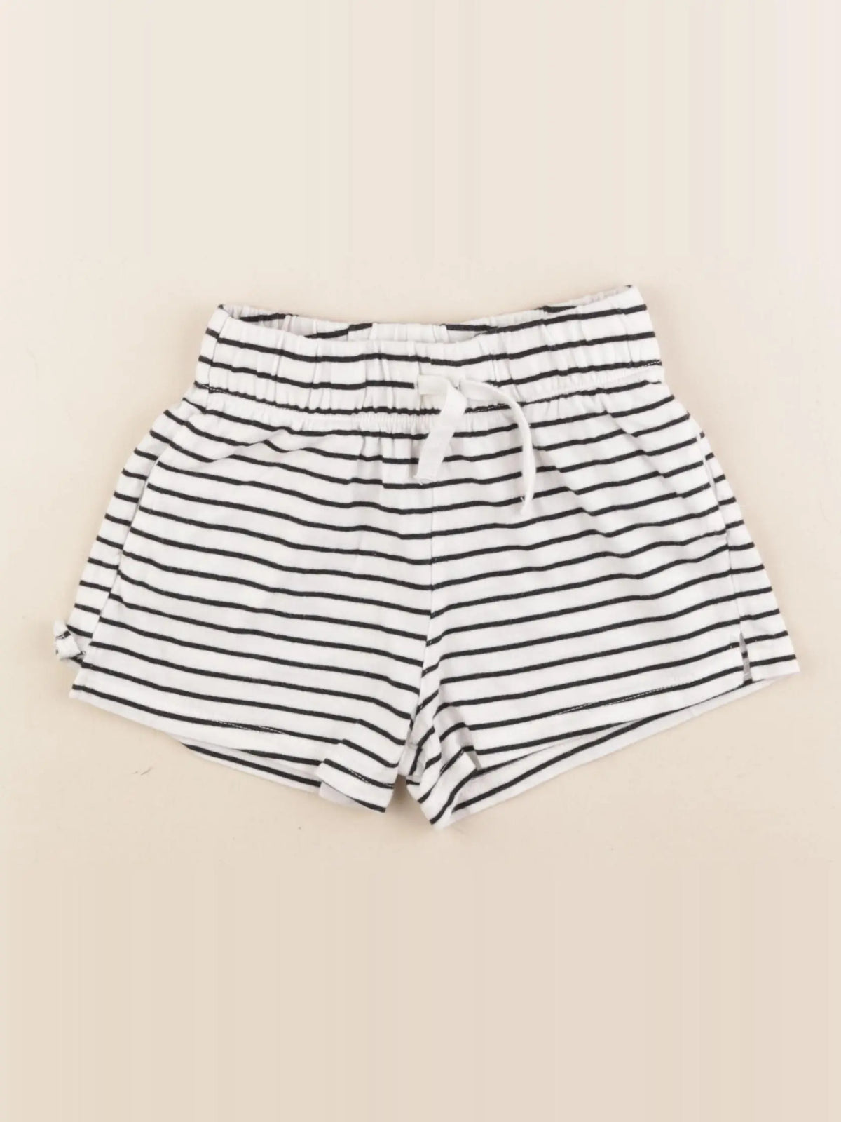 H&M - short blanc, noir - 3/4 ans