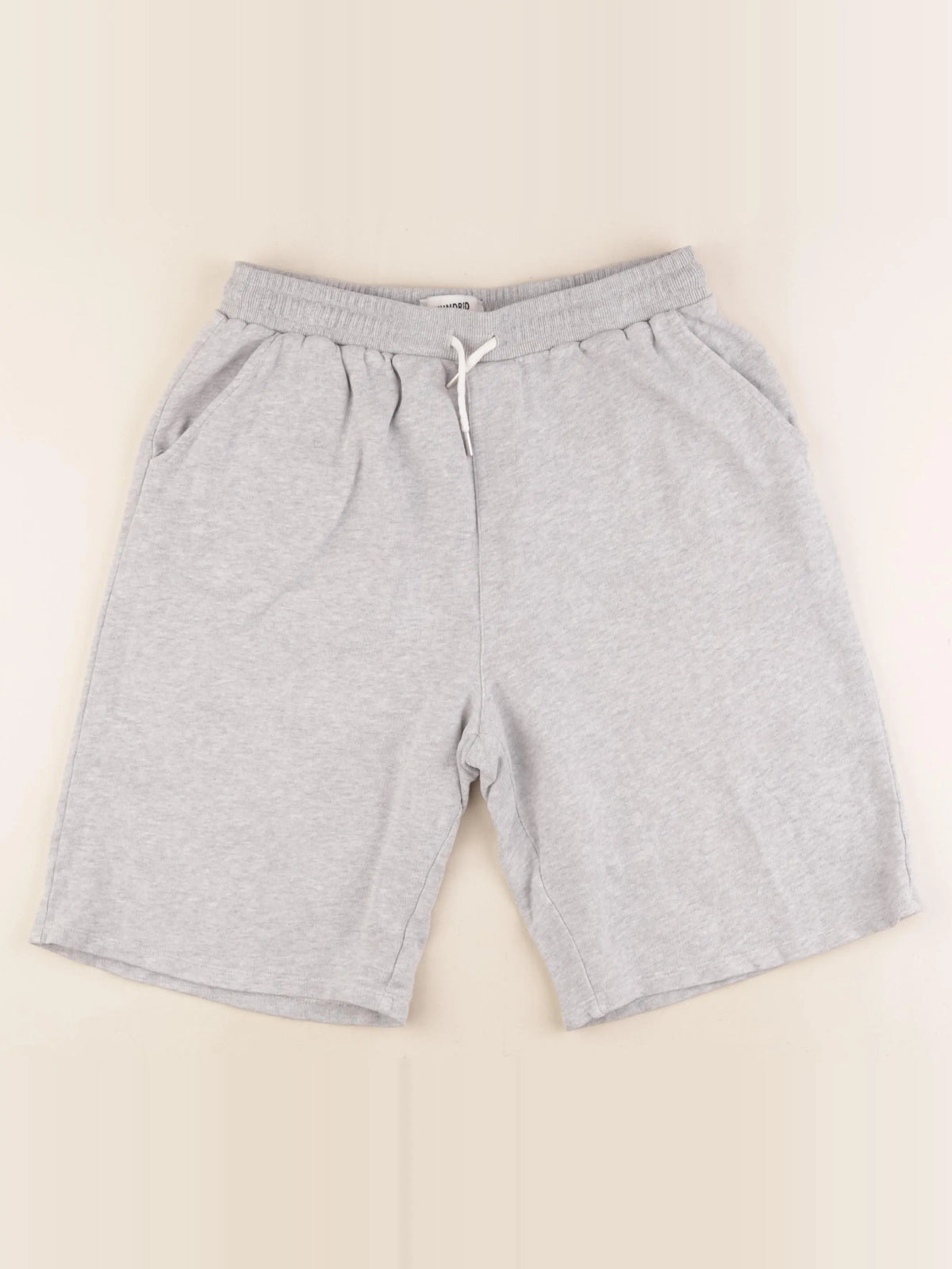 Hundred Pieces - short gris - 16 ans