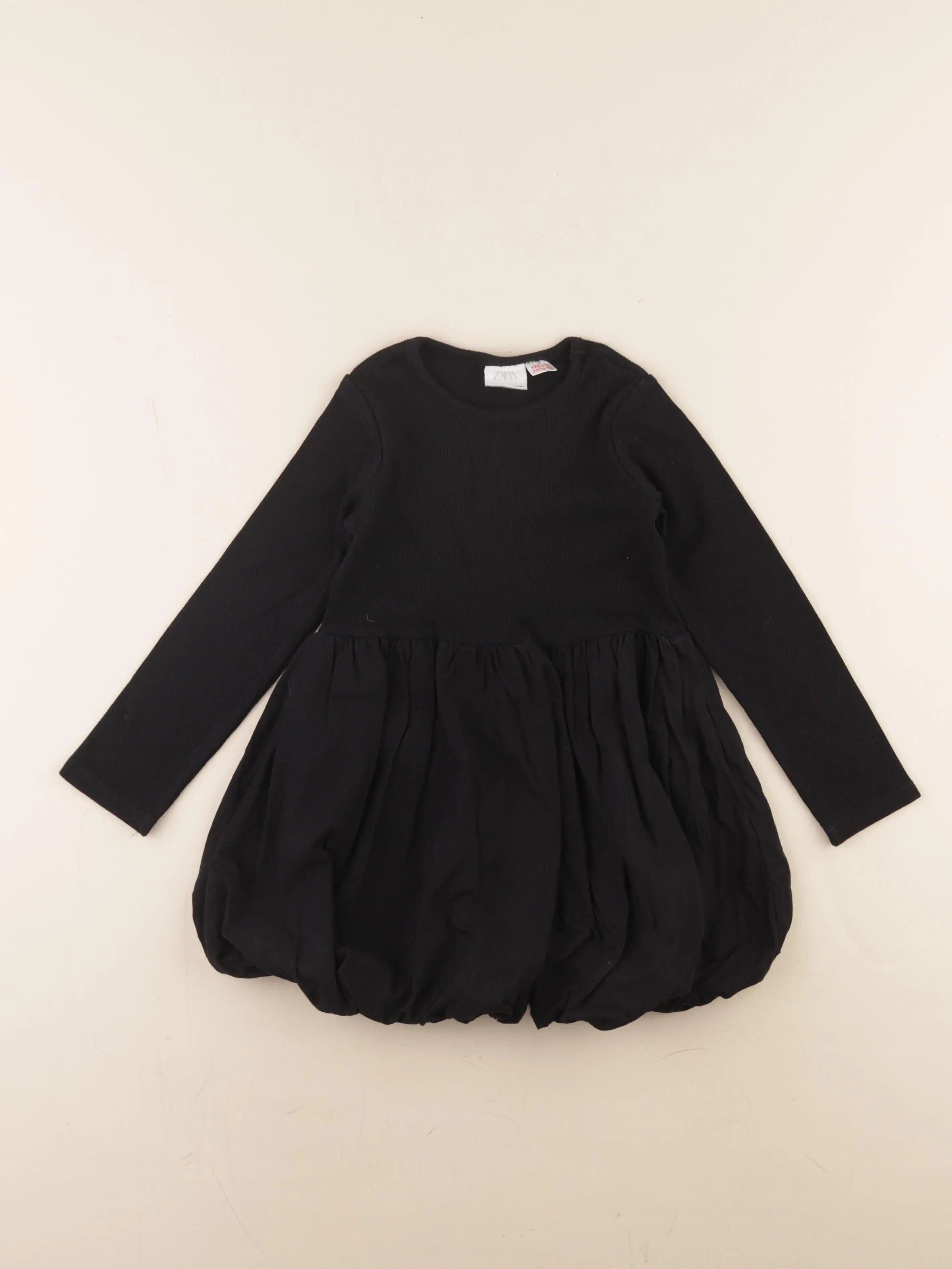 Zara - robe noir - 5 ans