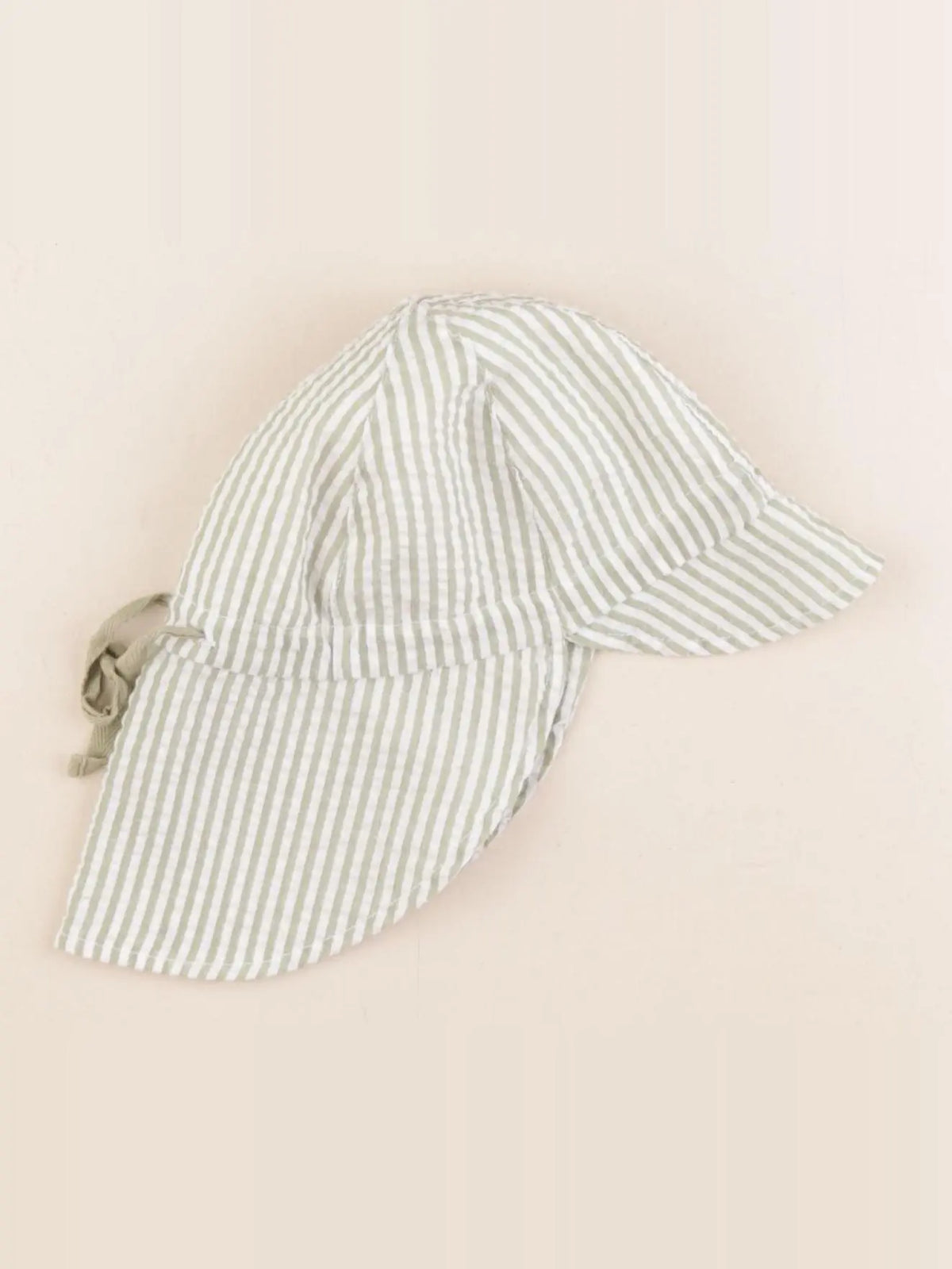 Amande - chapeau blanc, vert - 1/2 mois