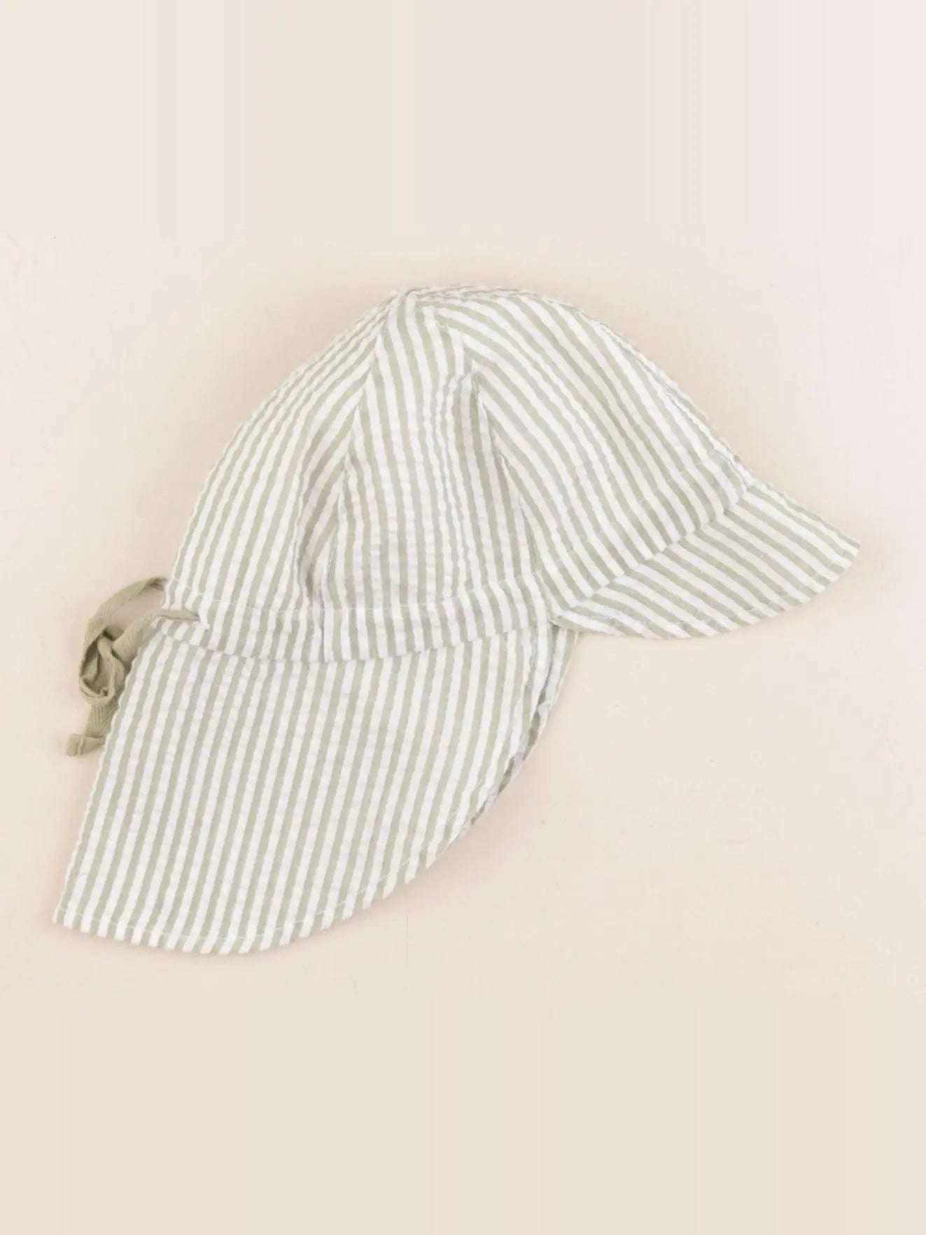 Amande - chapeau blanc, vert - 1/2 mois