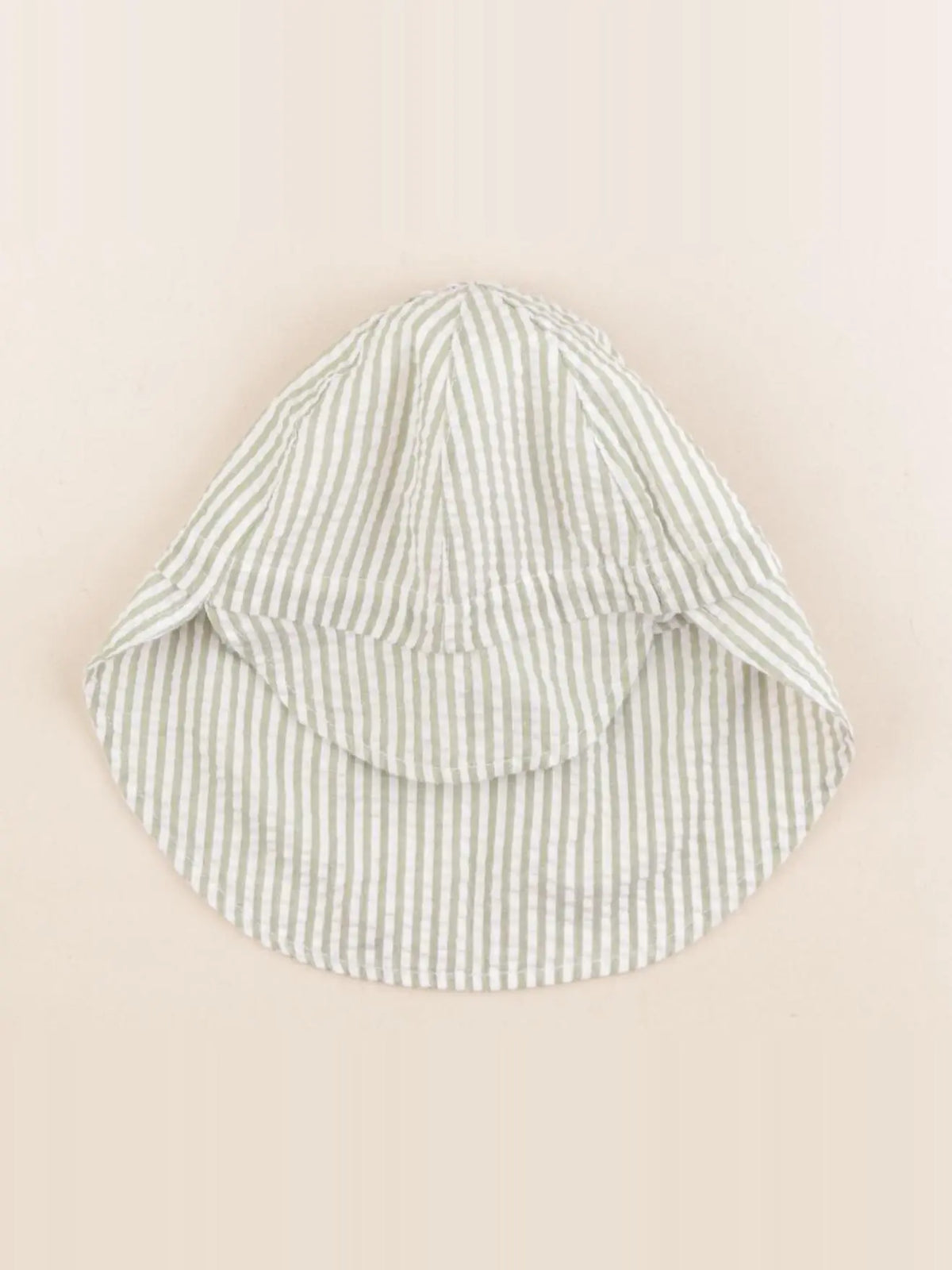 Amande - chapeau blanc, vert - 1/2 mois