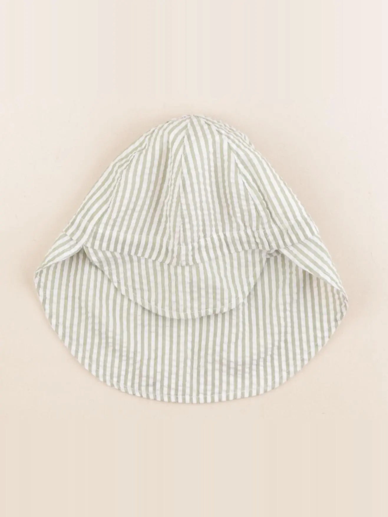 Amande - chapeau blanc, vert - 1/2 mois