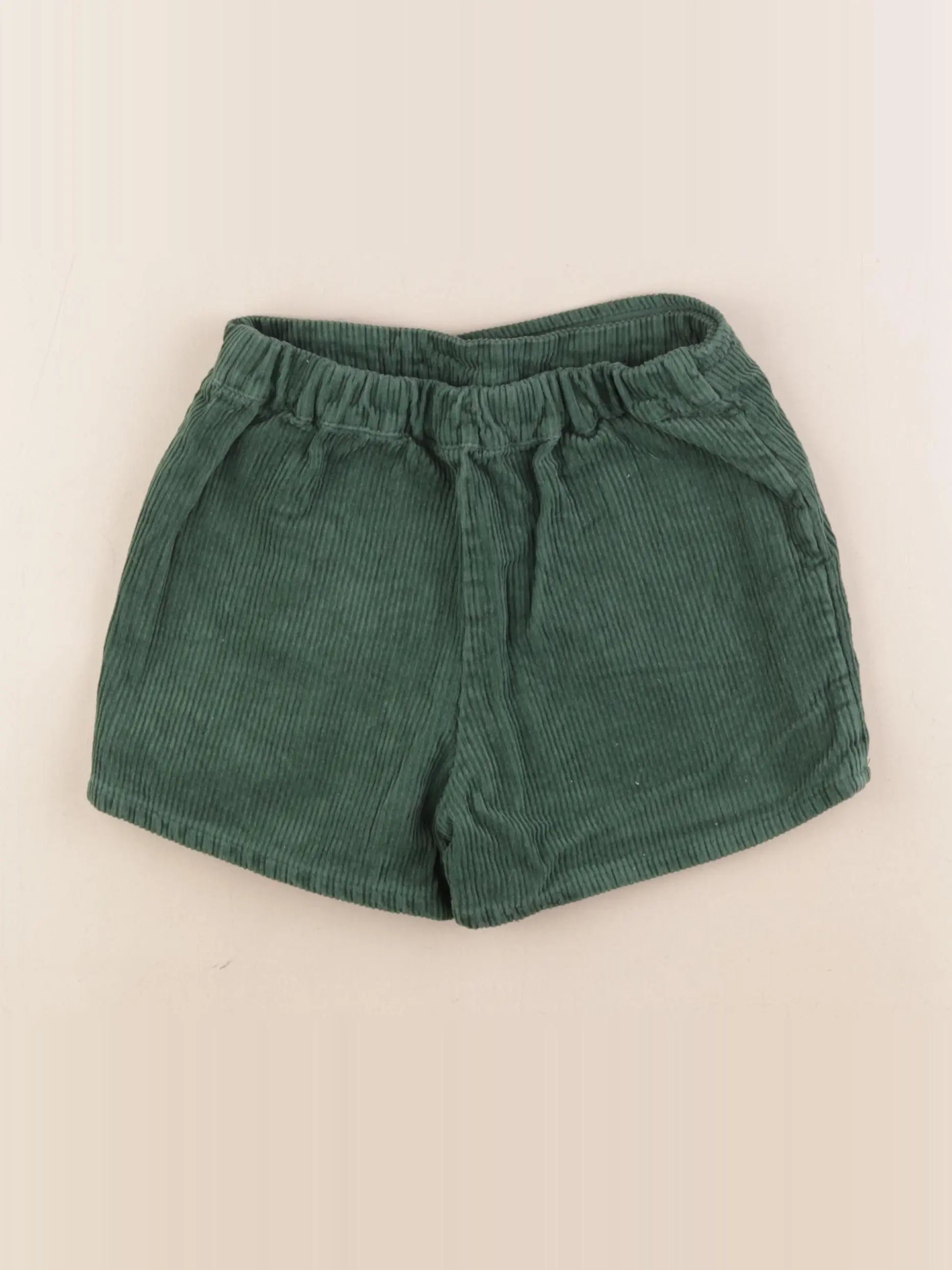 Vertbaudet - short vert - 7 ans