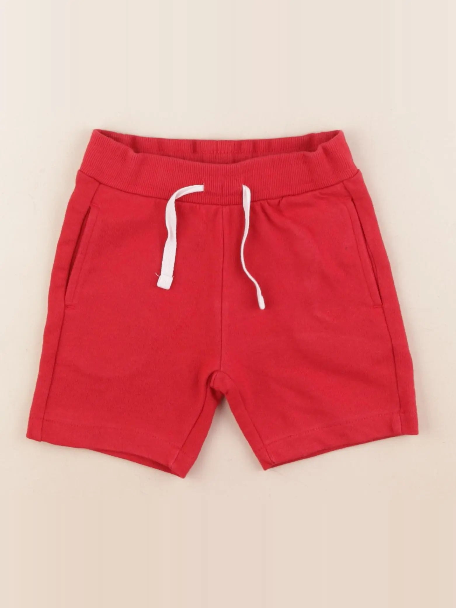 Vertbaudet - short rouge - 4 ans