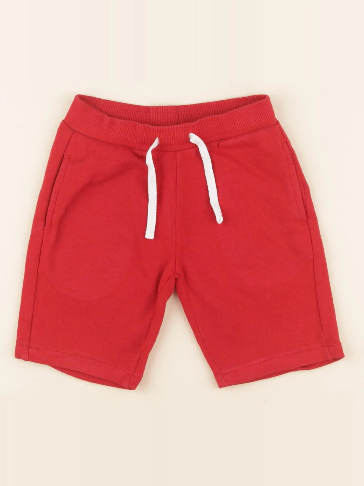 Vertbaudet - short rouge - 7 ans