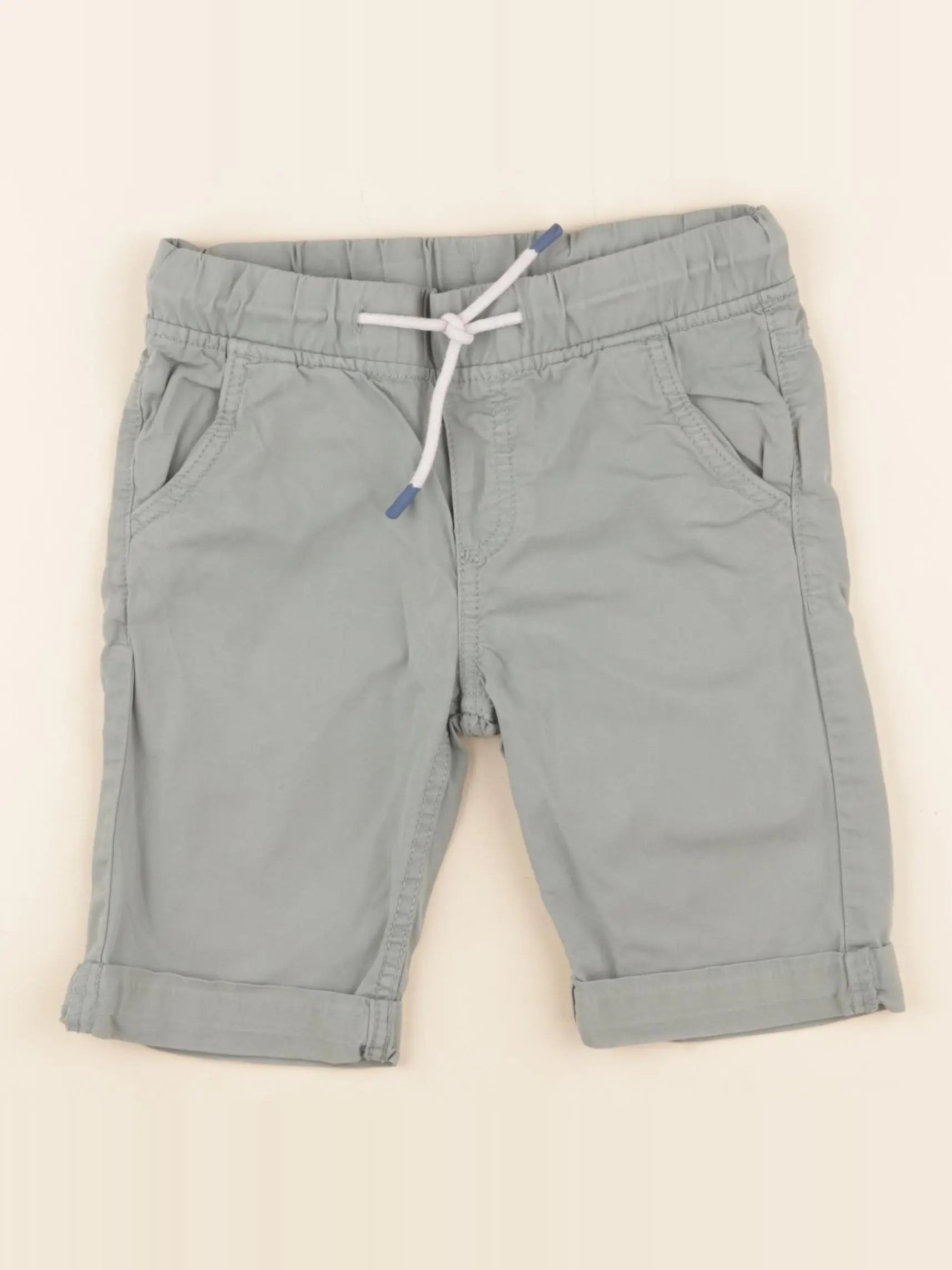 Vertbaudet - short vert - 7 ans