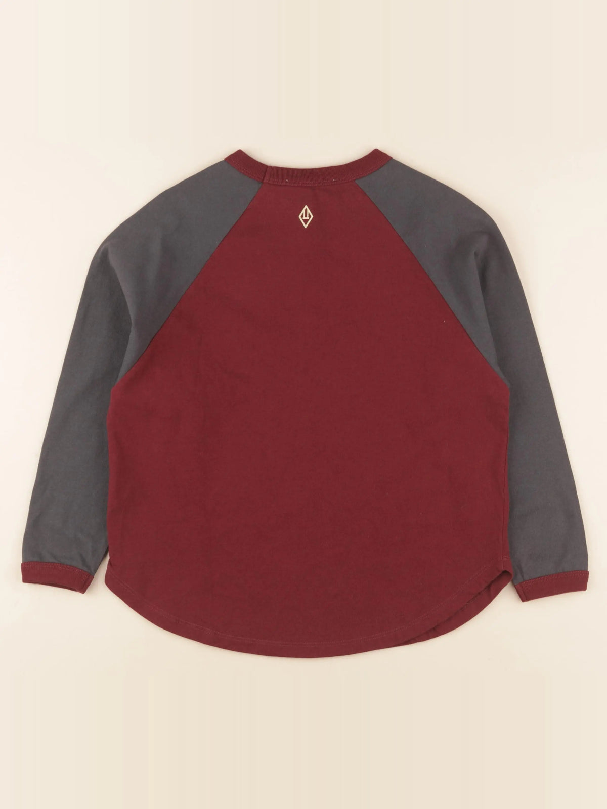 Tee-shirt rouge, gris