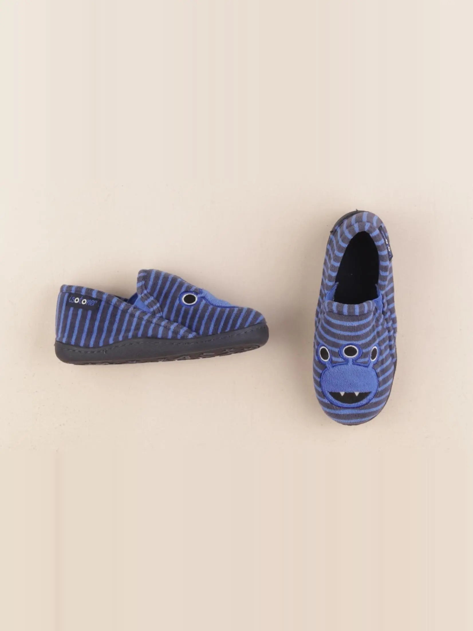 Isotoner - chaussons bleu - pointure 28