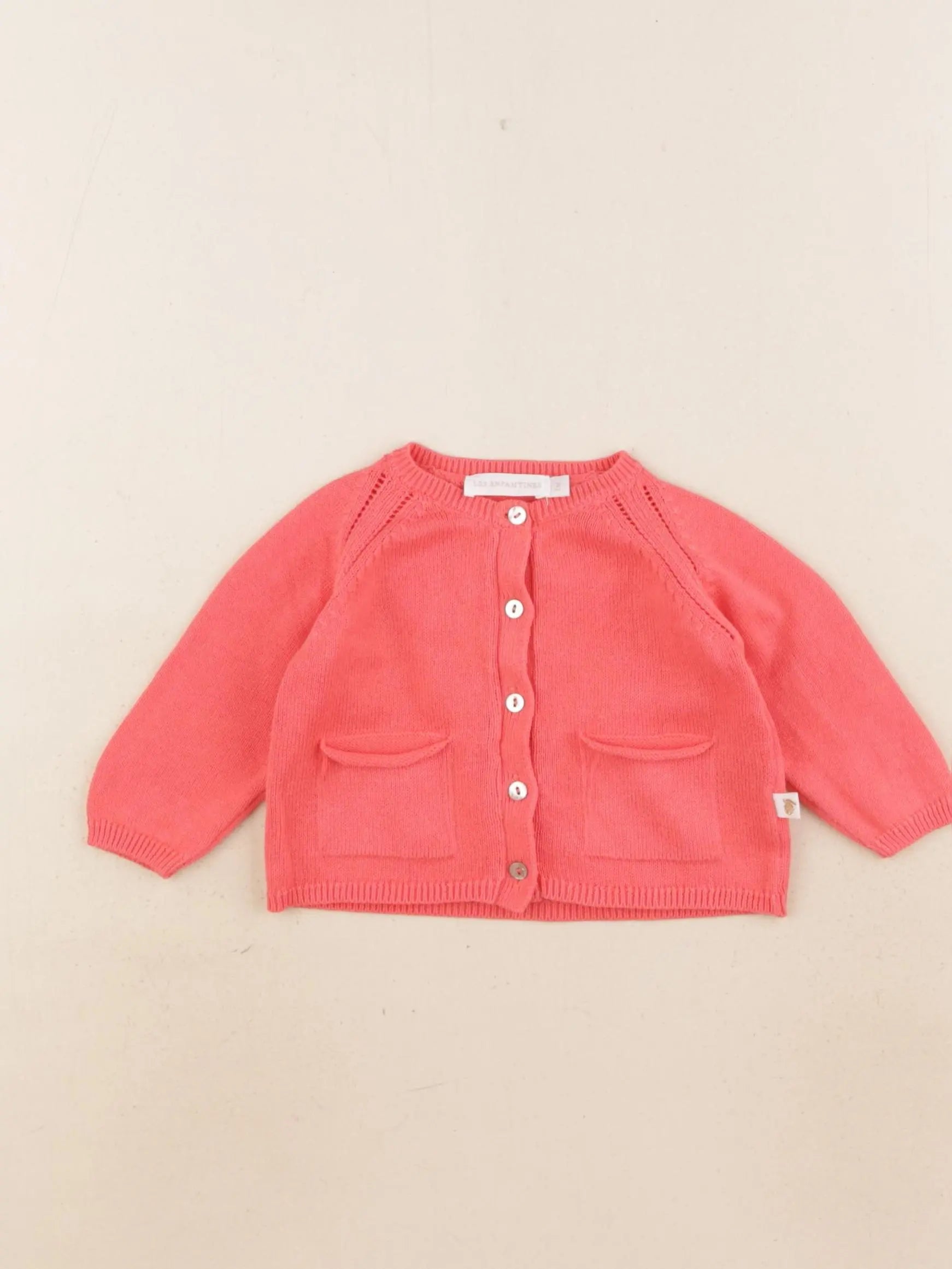 Lola Palacios - gilet rouge - 1 mois