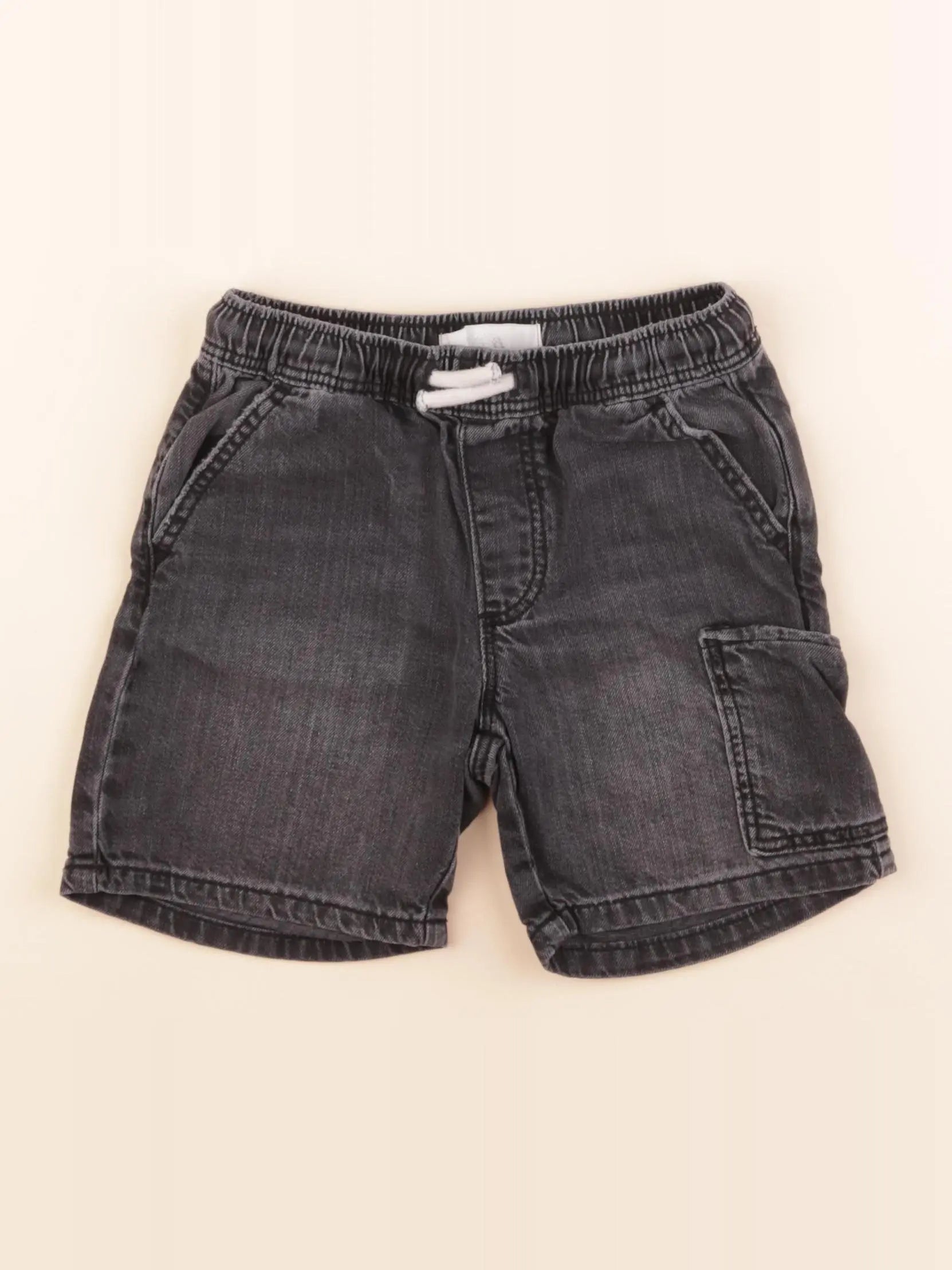 Zara - short noir - 4 ans