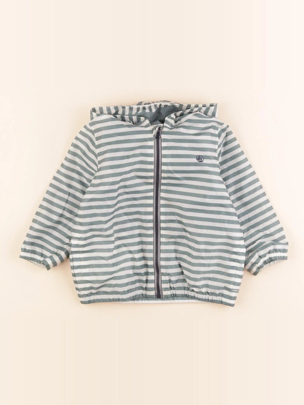 Imperméable blanc, vert
