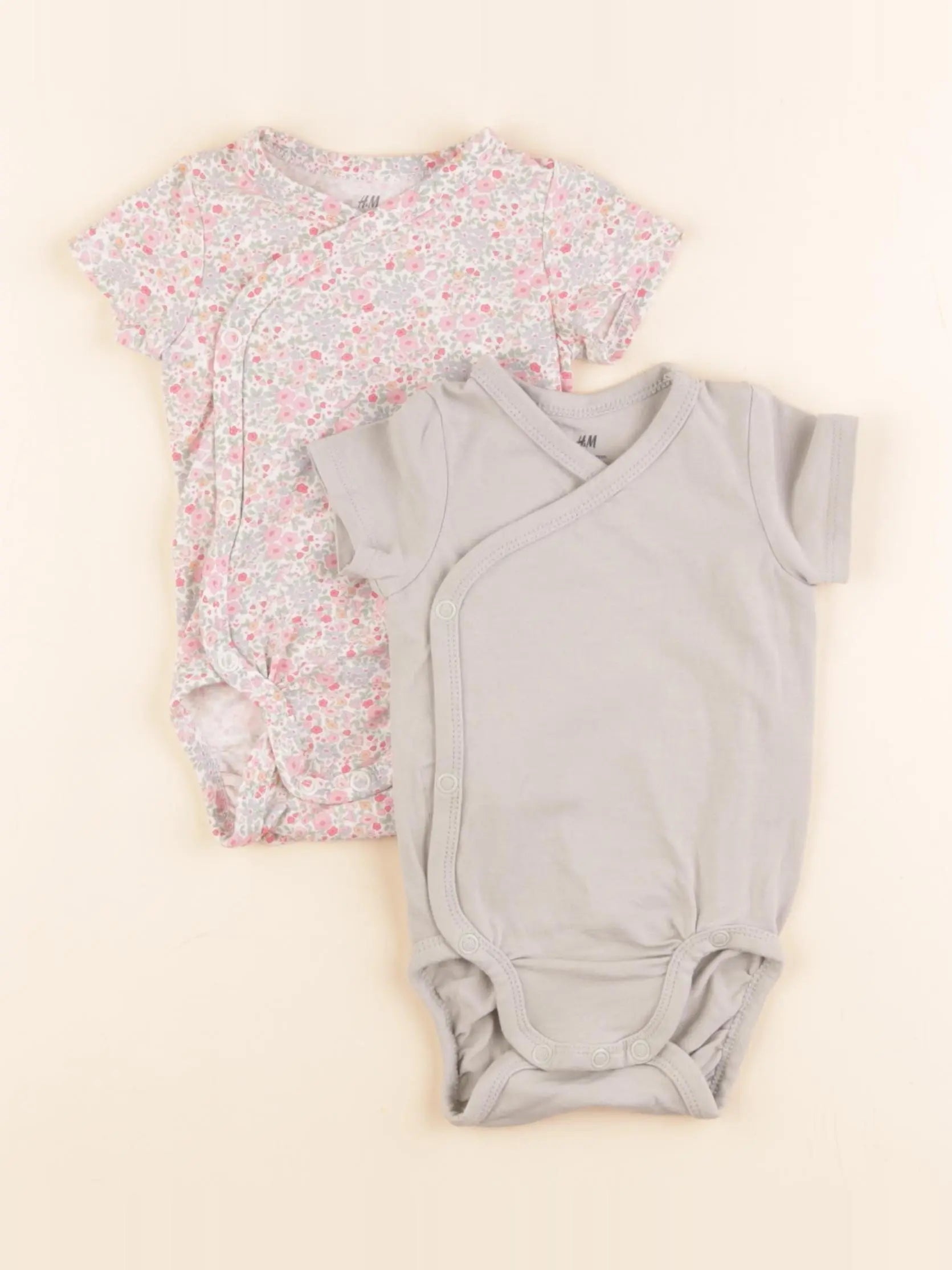 H&M - lot de 2 bodies en coton vert - 2/4 mois