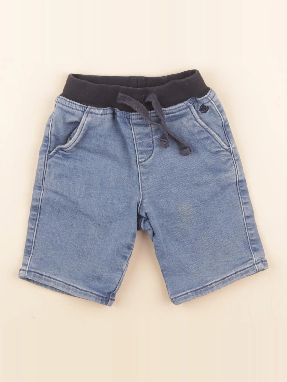 Short bleu