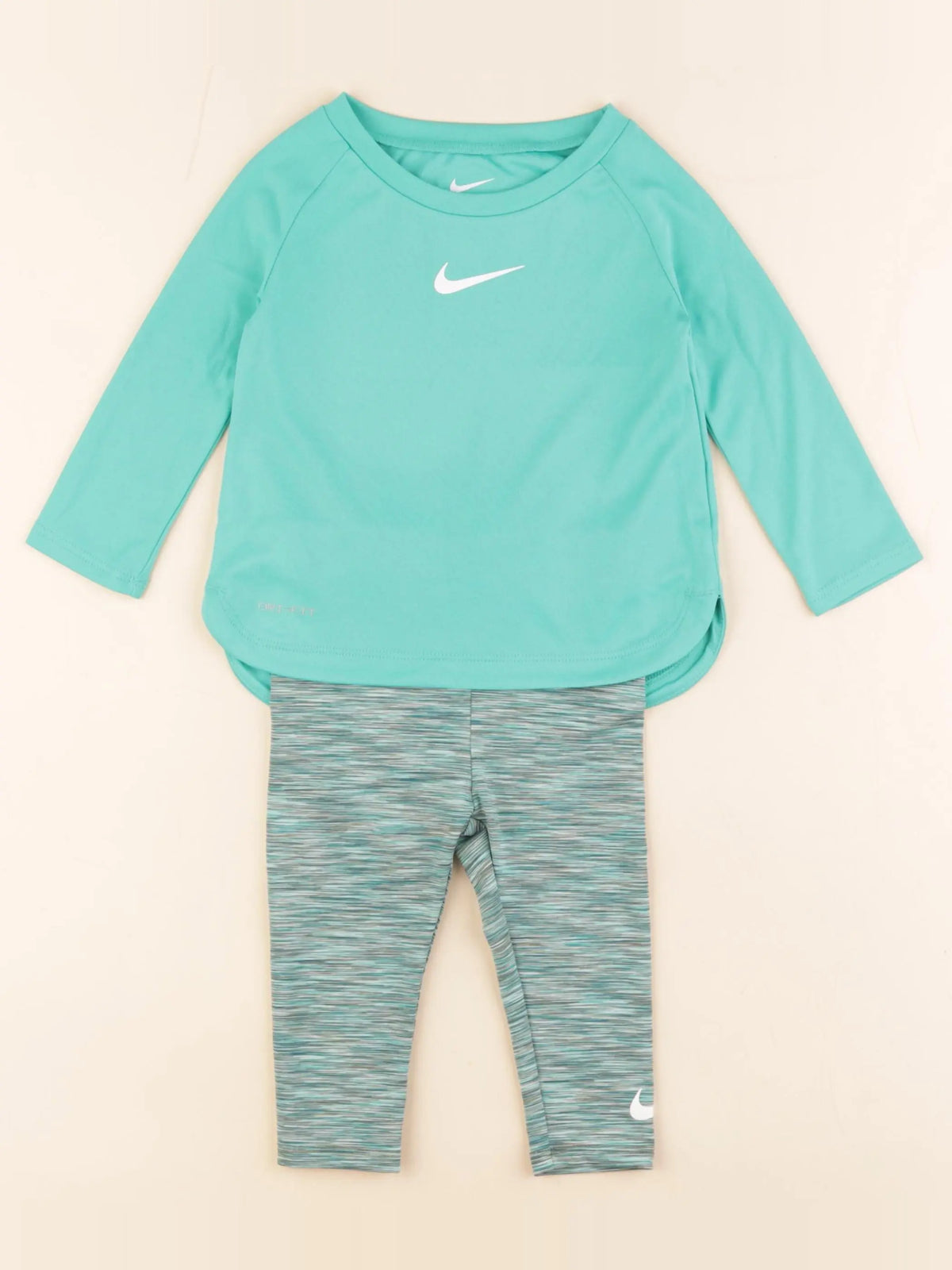 Nike - ensemble vert - 12 mois