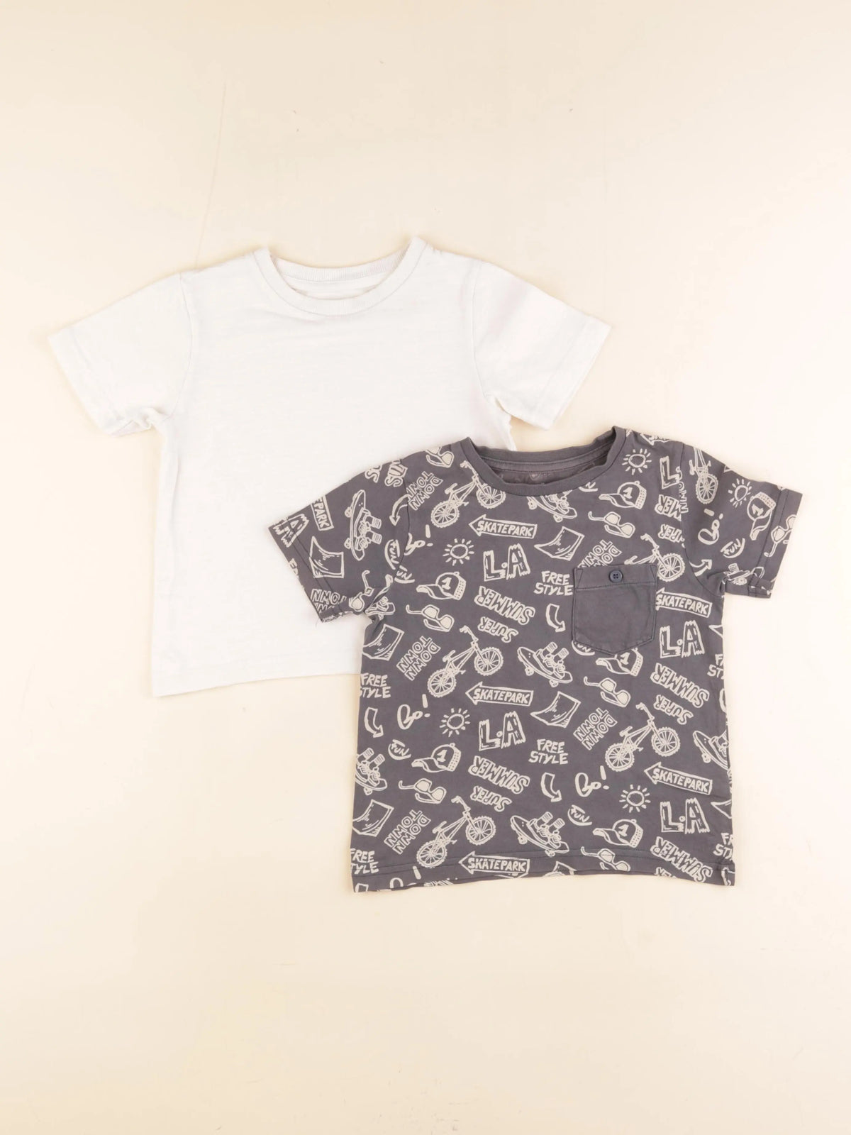 Vertbaudet - lot de 2 tee-shirts imprimé au dos gris, beige - 4 ans